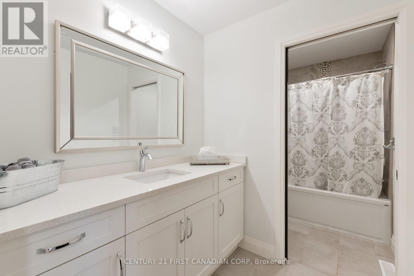 2347 Yellowbirch Court, London North, Ontario  N6G 5C1 - Photo 36 - X12551226