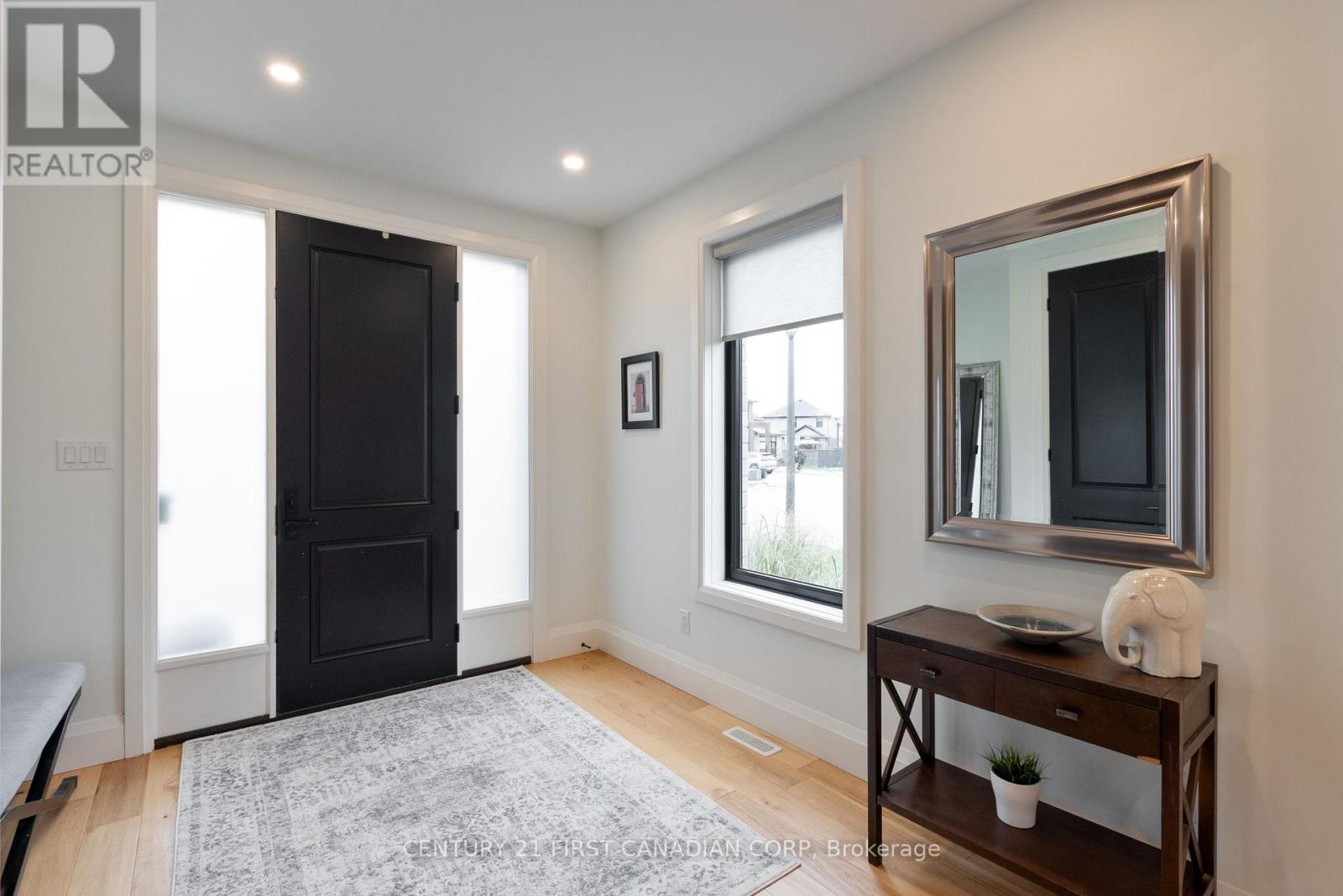 2347 Yellowbirch Court, London North, Ontario  N6G 5C1 - Photo 4 - X12551226