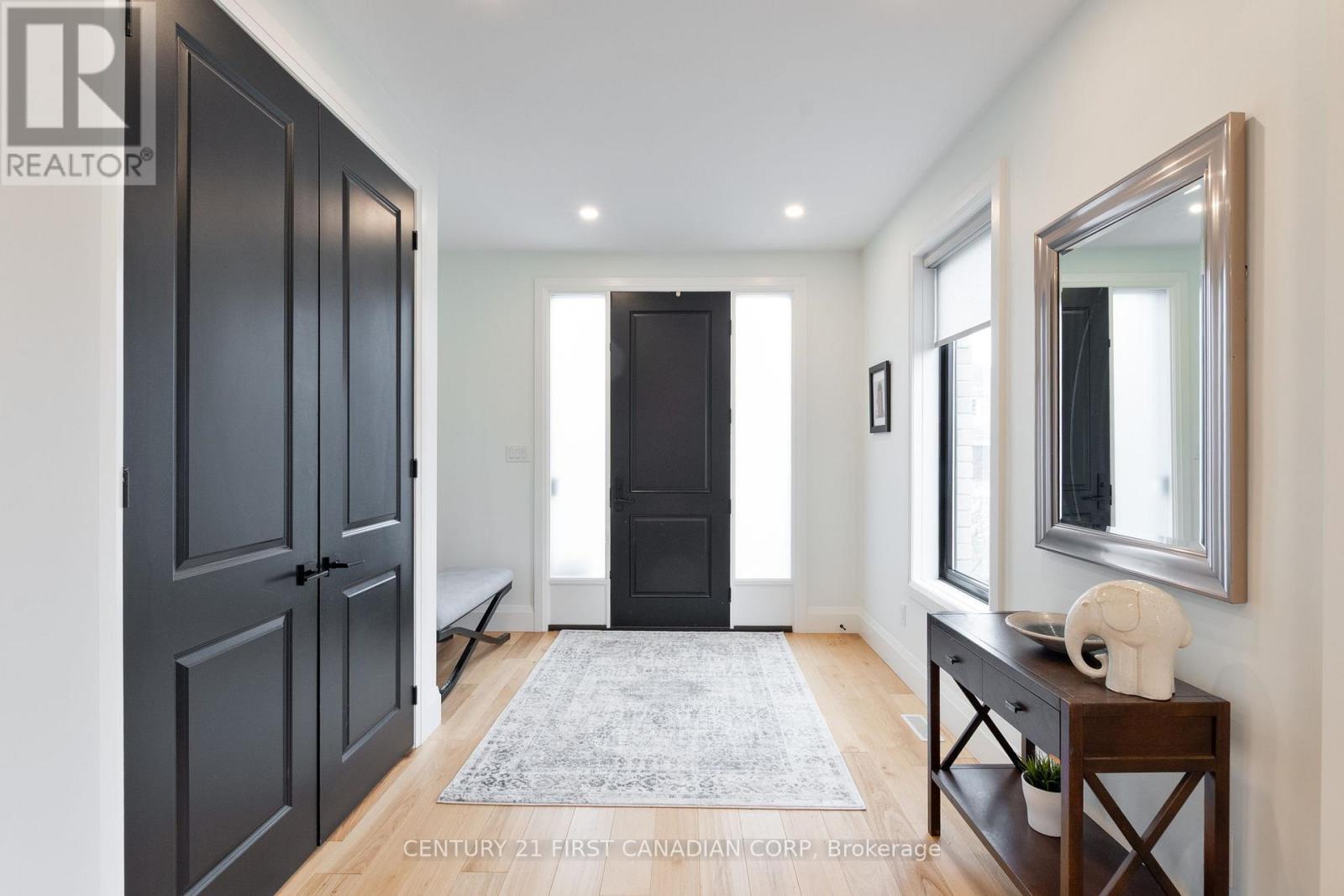 2347 Yellowbirch Court, London North, Ontario  N6G 5C1 - Photo 5 - X12551226