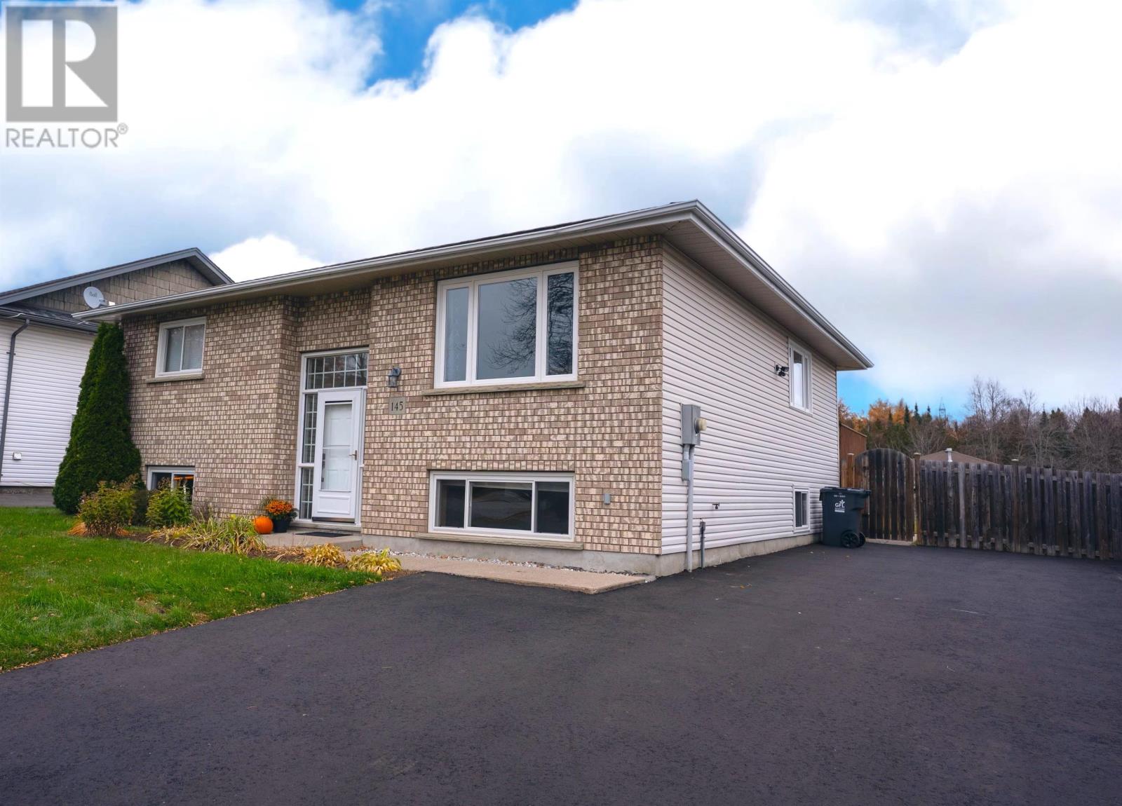 145 Nottingham Cres, Thunder Bay, Ontario  P7G 1B5 - Photo 2 - TB253432