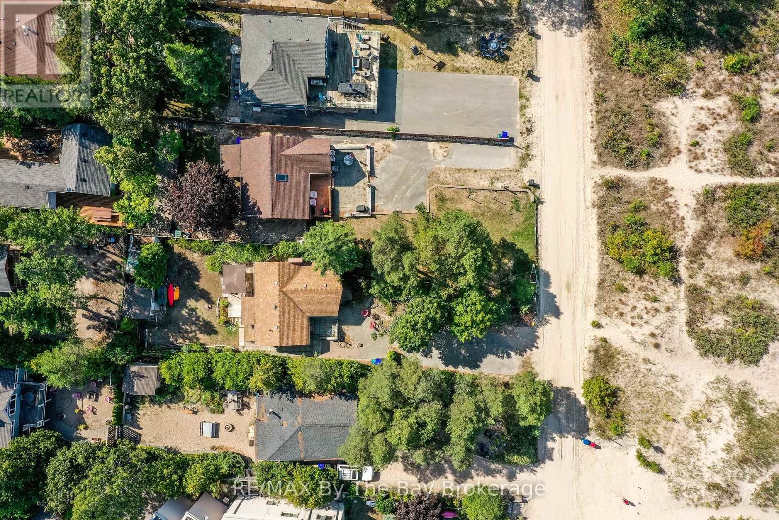 762 Eastdale Drive, Wasaga Beach, Ontario  L9Z 2R2 - Photo 36 - S12379620