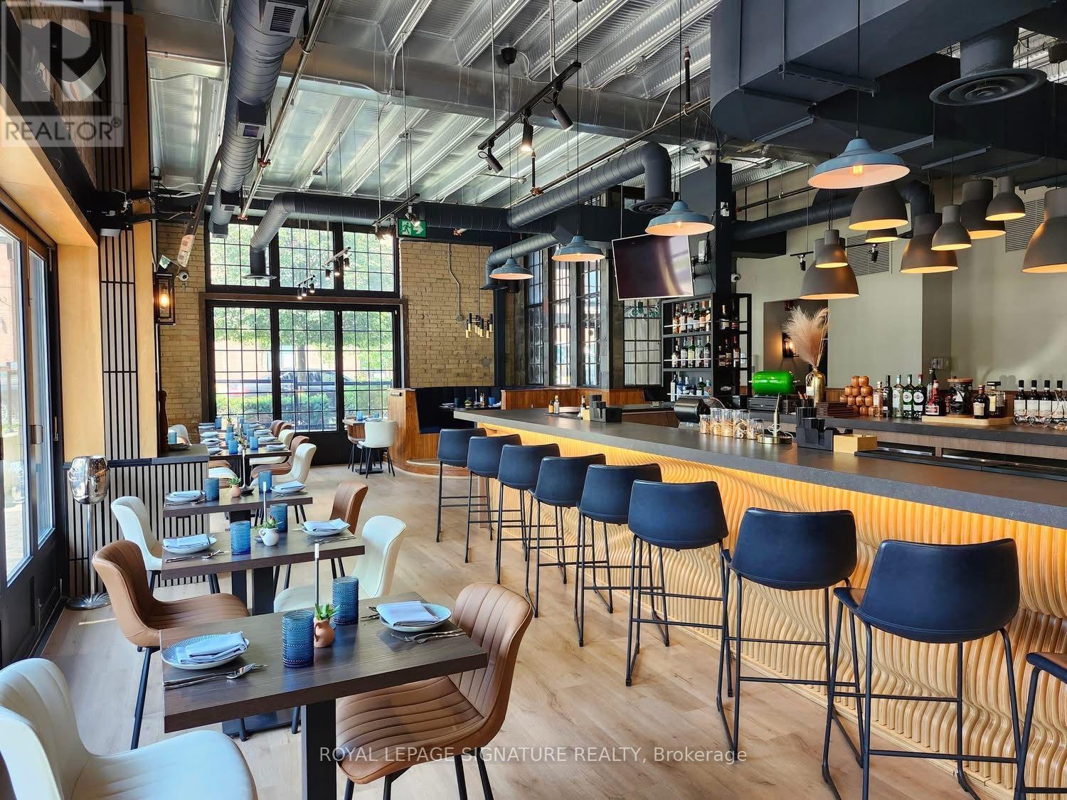 33 POWERHOUSE STREET, Toronto, Ontario