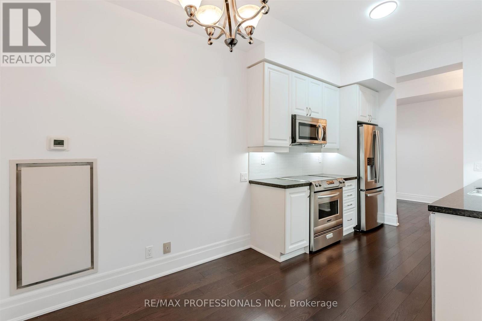 110 - 9 Burnhamthorpe Road, Toronto, Ontario  M9A 0A6 - Photo 19 - W12550954