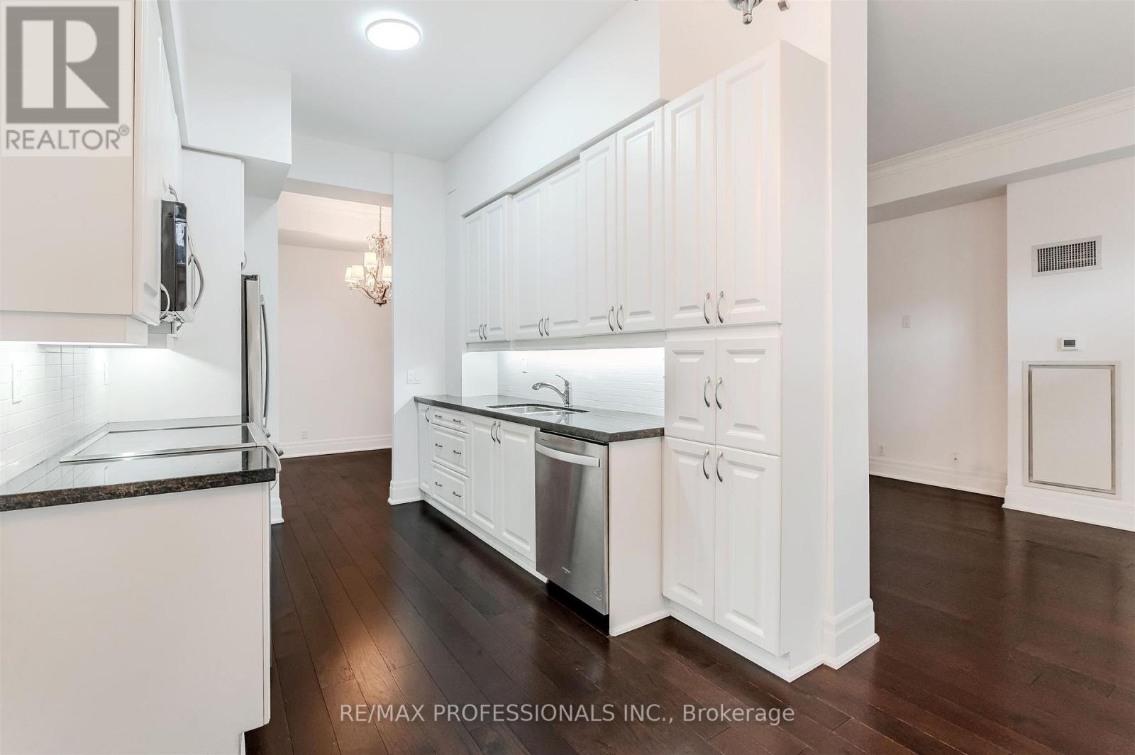 110 - 9 Burnhamthorpe Road, Toronto, Ontario  M9A 0A6 - Photo 20 - W12550954