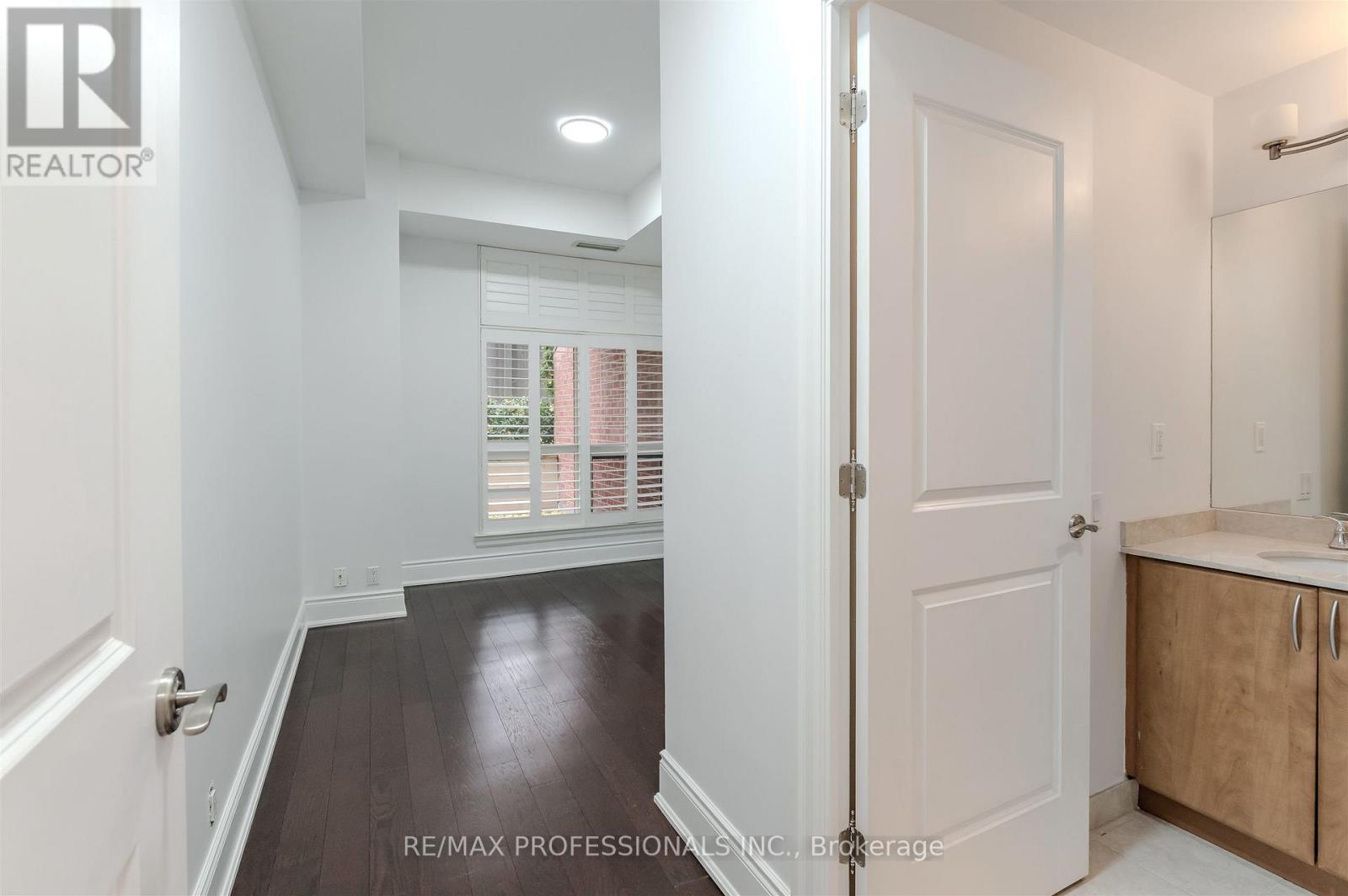 110 - 9 Burnhamthorpe Road, Toronto, Ontario  M9A 0A6 - Photo 26 - W12550954