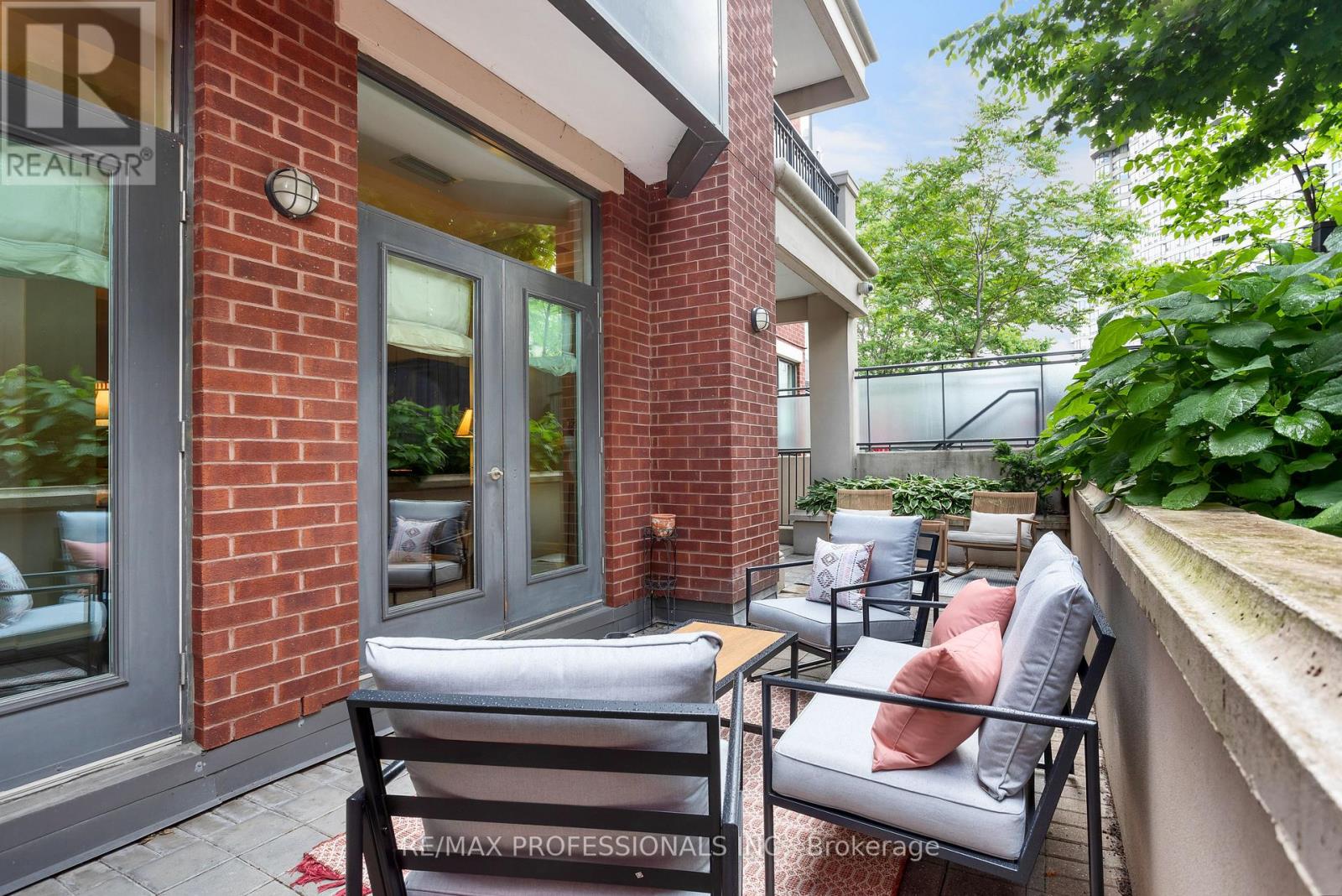 110 - 9 Burnhamthorpe Road, Toronto, Ontario  M9A 0A6 - Photo 33 - W12550954