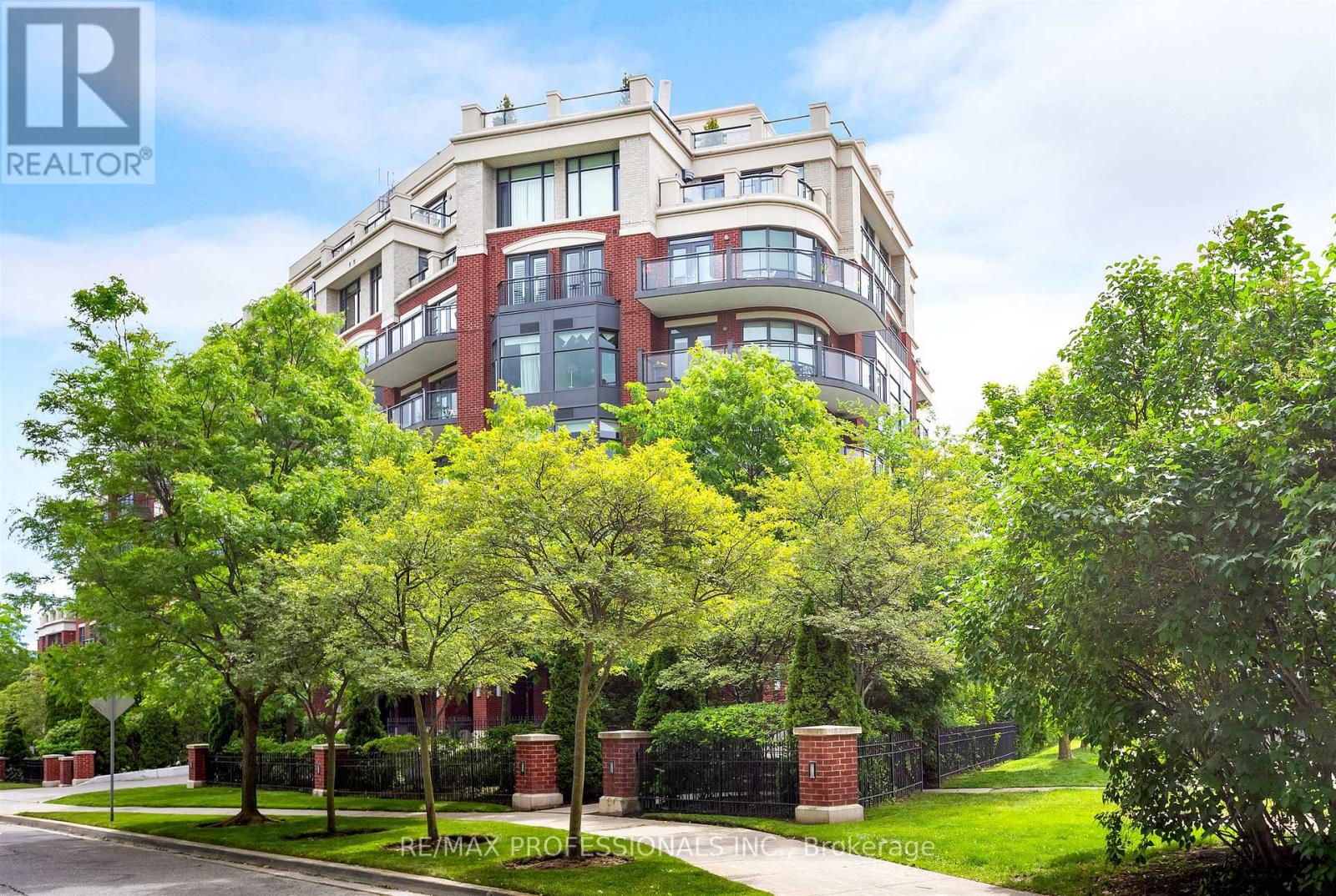 110 - 9 Burnhamthorpe Road, Toronto, Ontario  M9A 0A6 - Photo 4 - W12550954