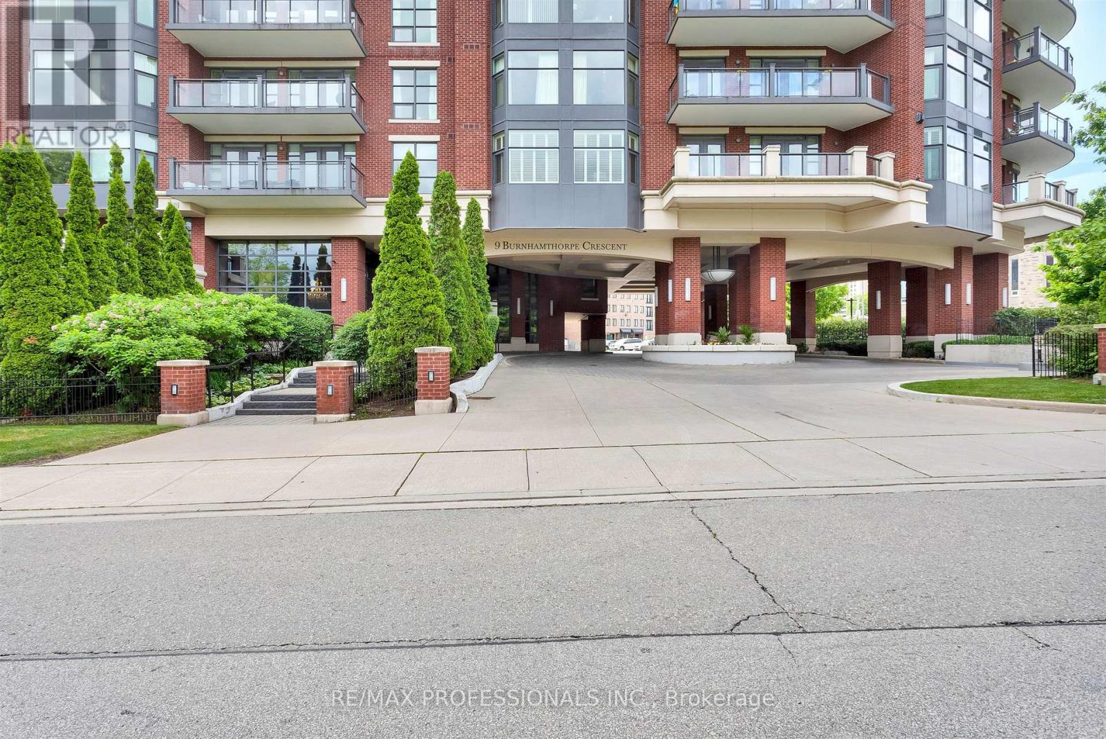 110 - 9 Burnhamthorpe Road, Toronto, Ontario  M9A 0A6 - Photo 5 - W12550954