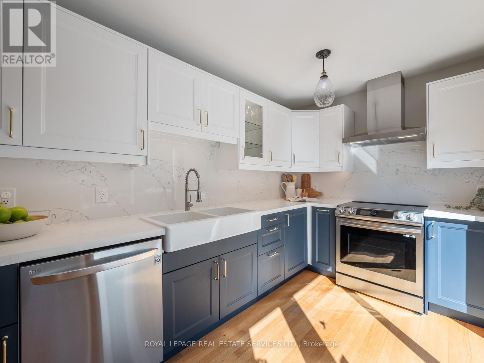 61 Skylark Road, Toronto, Ontario  M6S 4M5 - Photo 12 - W12550996