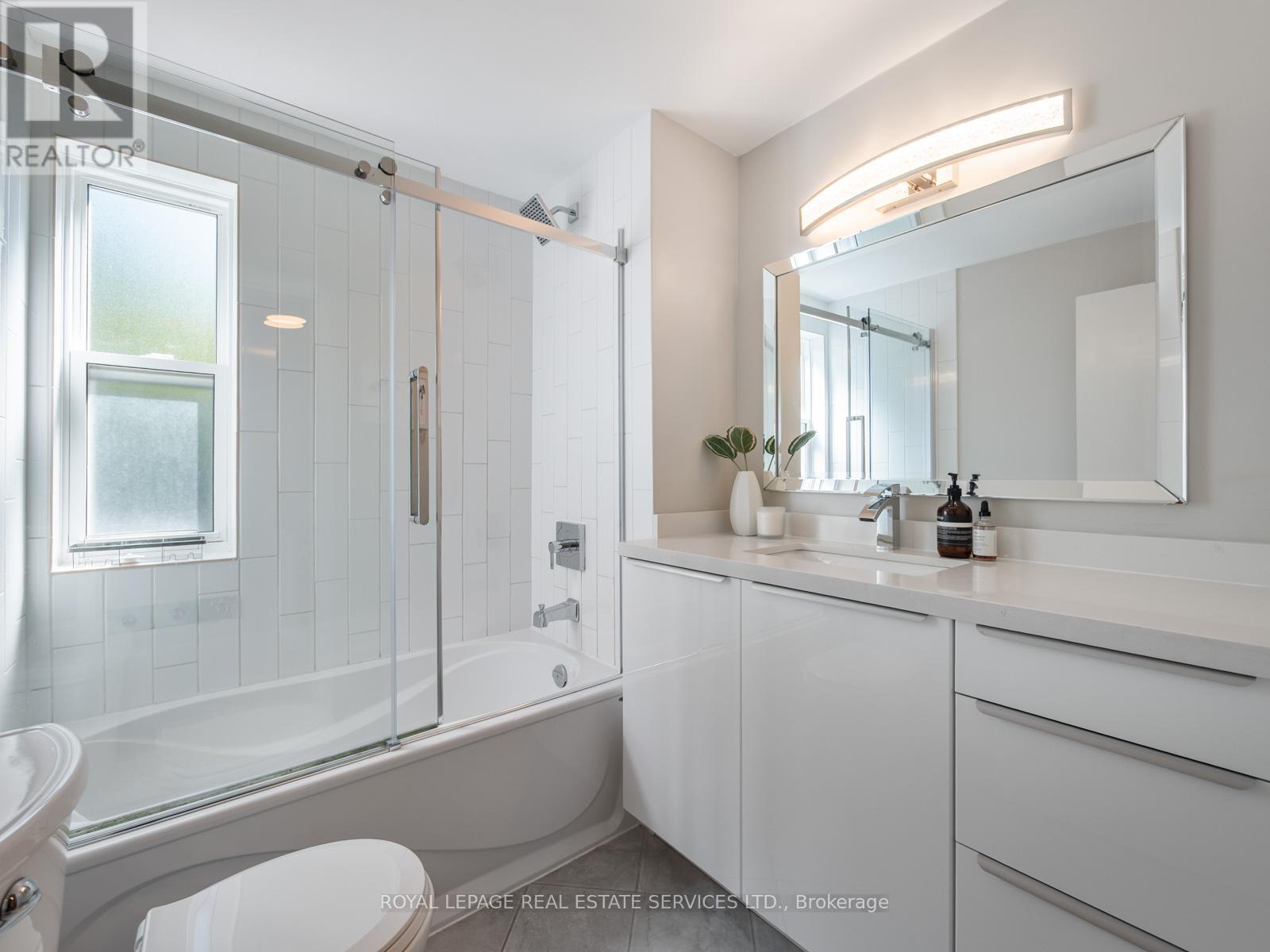 61 Skylark Road, Toronto, Ontario  M6S 4M5 - Photo 26 - W12550996