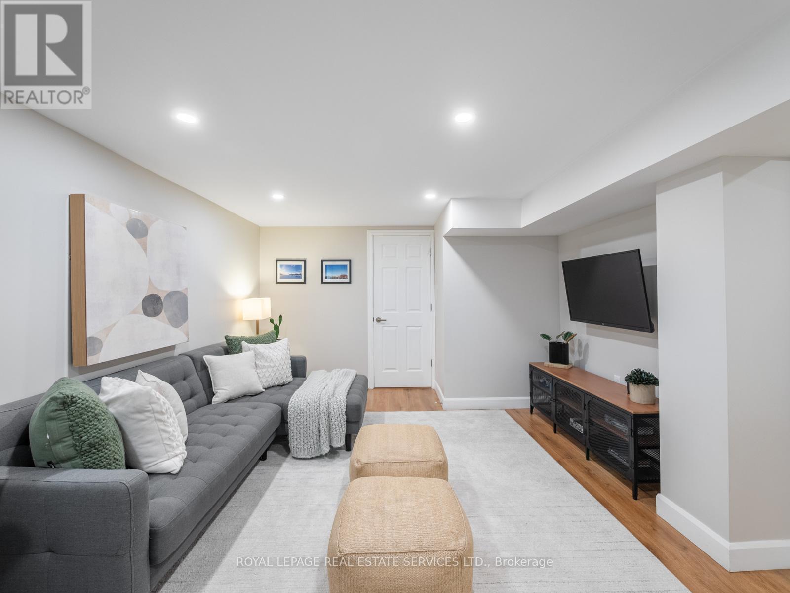 61 Skylark Road, Toronto, Ontario  M6S 4M5 - Photo 28 - W12550996