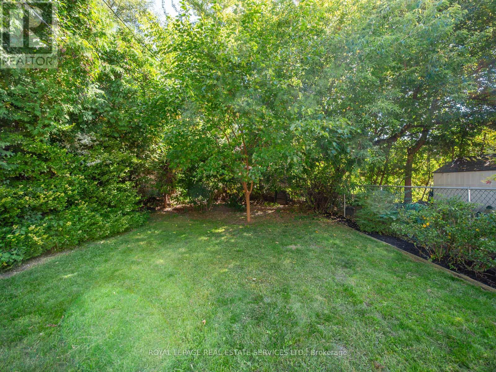 61 Skylark Road, Toronto, Ontario  M6S 4M5 - Photo 38 - W12550996