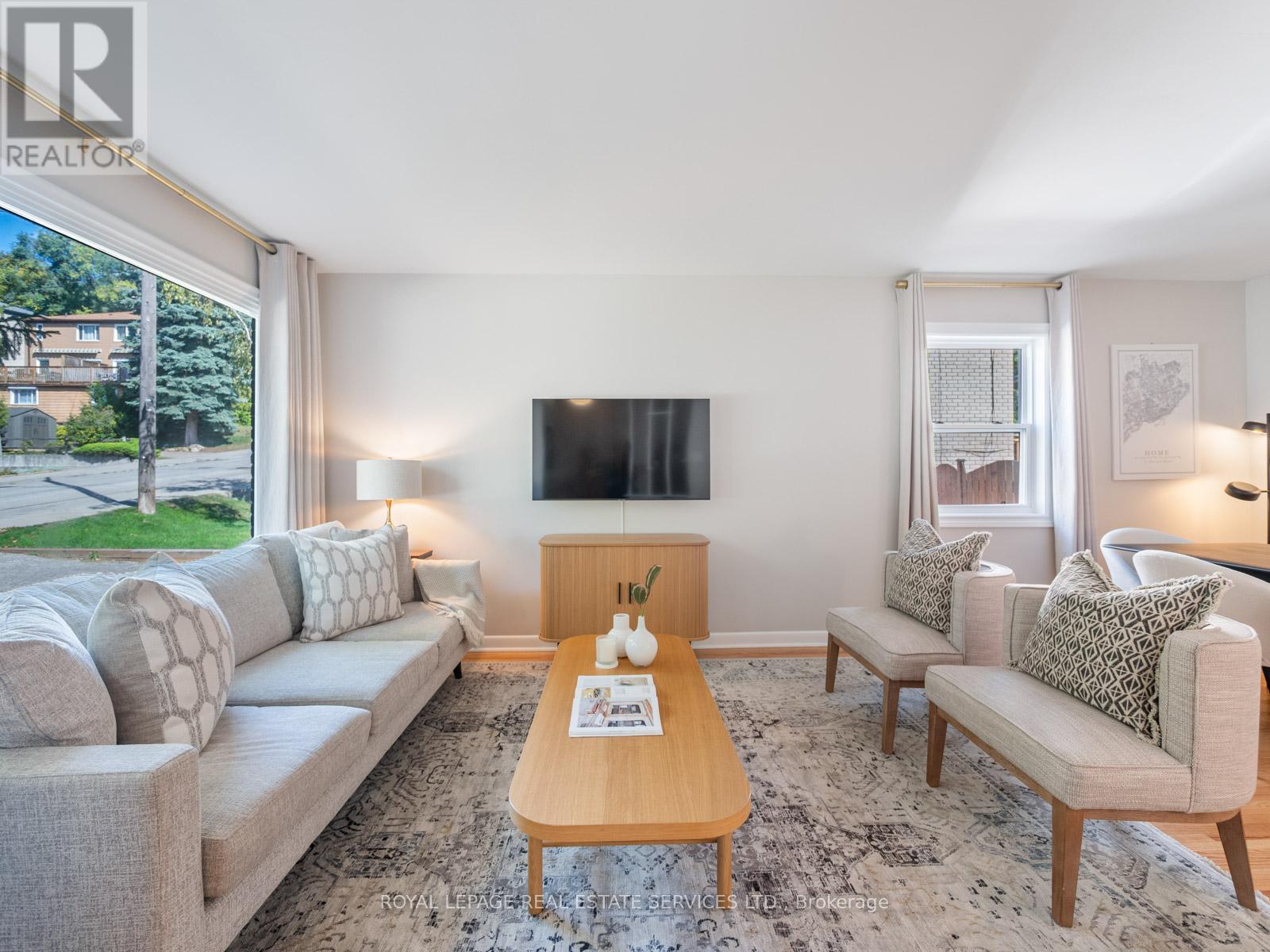 61 Skylark Road, Toronto, Ontario  M6S 4M5 - Photo 4 - W12550996