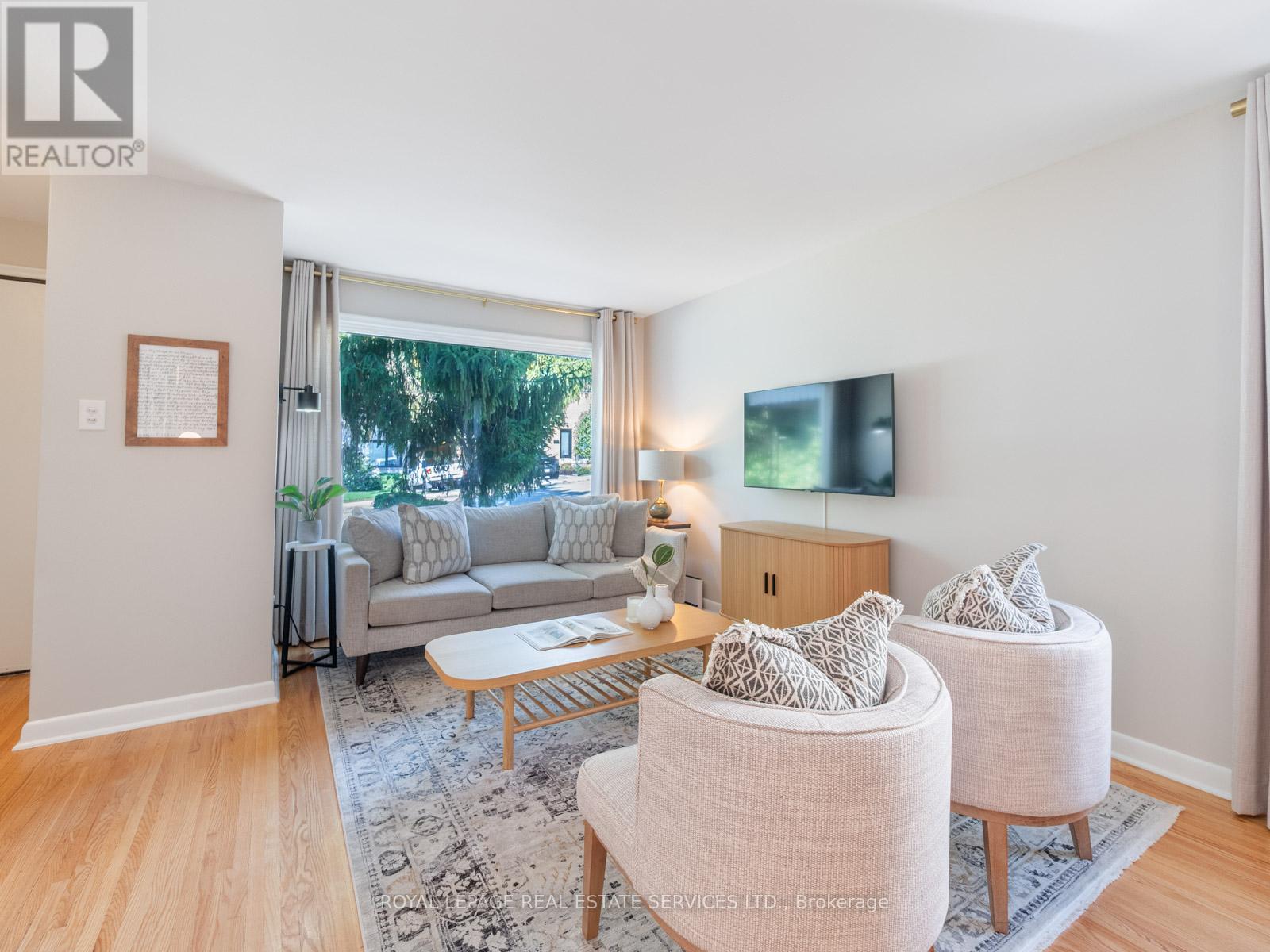 61 Skylark Road, Toronto, Ontario  M6S 4M5 - Photo 5 - W12550996