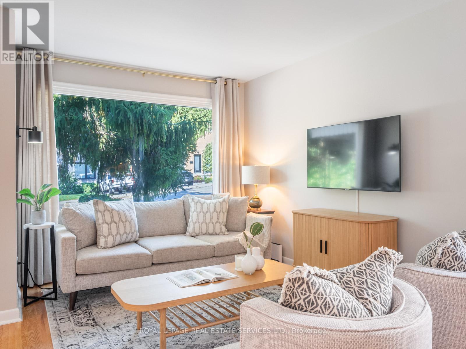 61 Skylark Road, Toronto, Ontario  M6S 4M5 - Photo 6 - W12550996