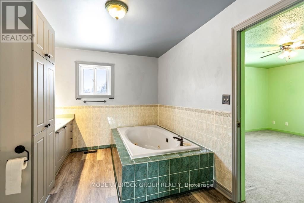 790 Scott Road, Edwardsburgh/cardinal, Ontario K0E 1E0 - Photo 20 - X12551148