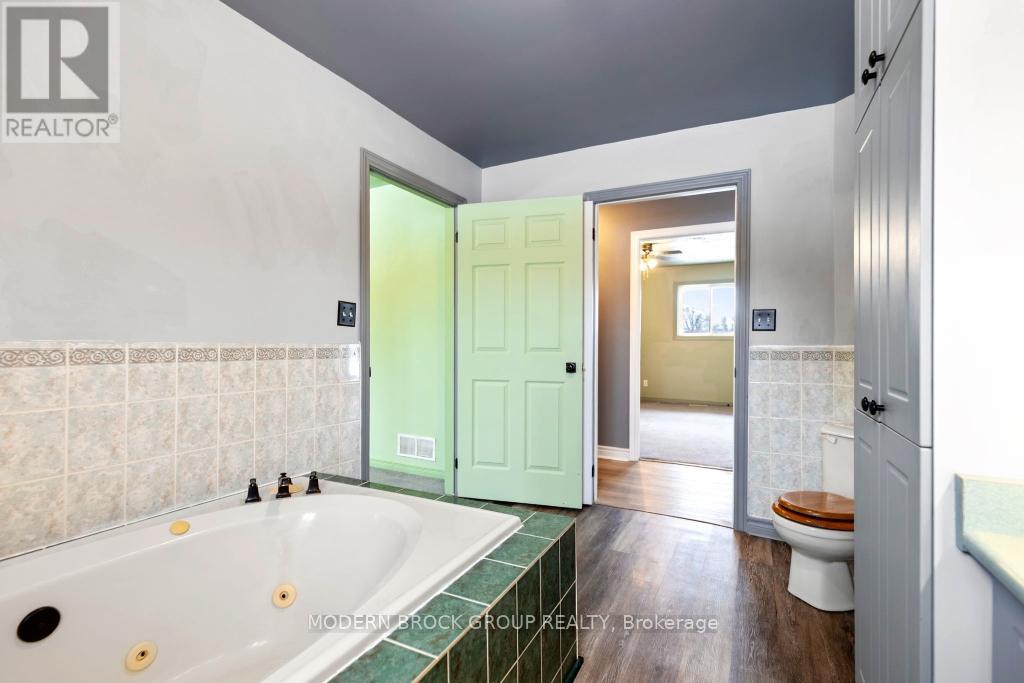 790 Scott Road, Edwardsburgh/cardinal, Ontario K0E 1E0 - Photo 21 - X12551148