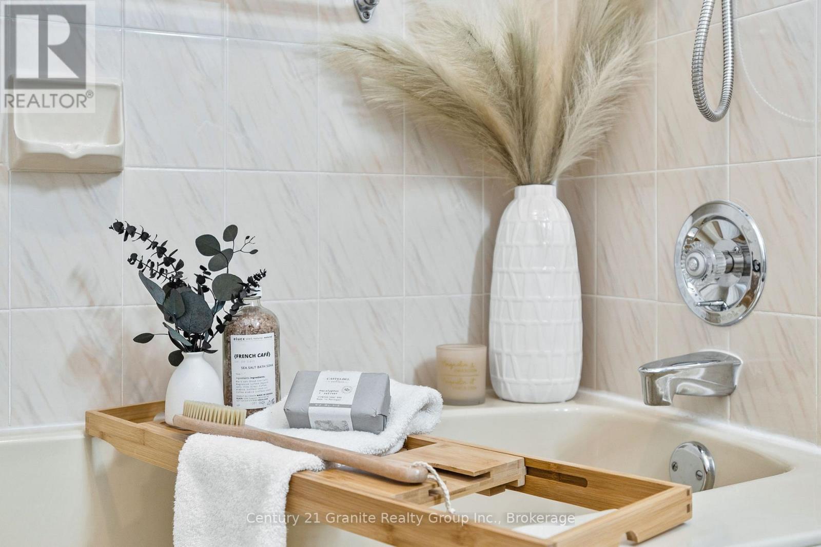 34 Cedartree Lane, Kawartha Lakes, Ontario K0M 1A0 - Photo 18 - X12551052