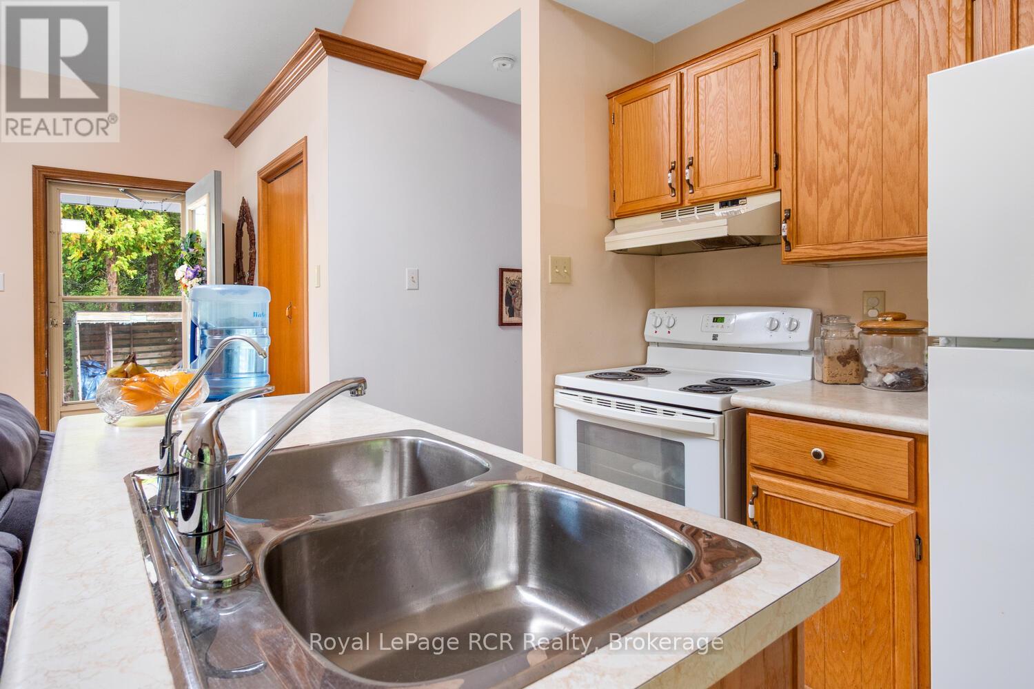 8 Molly Street, Northern Bruce Peninsula, Ontario N0H 1W0 - Photo 17 - X12551292