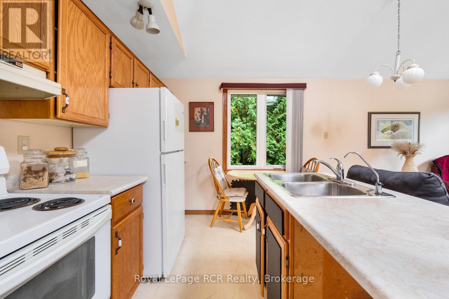 8 Molly Street, Northern Bruce Peninsula, Ontario N0H 1W0 - Photo 18 - X12551292