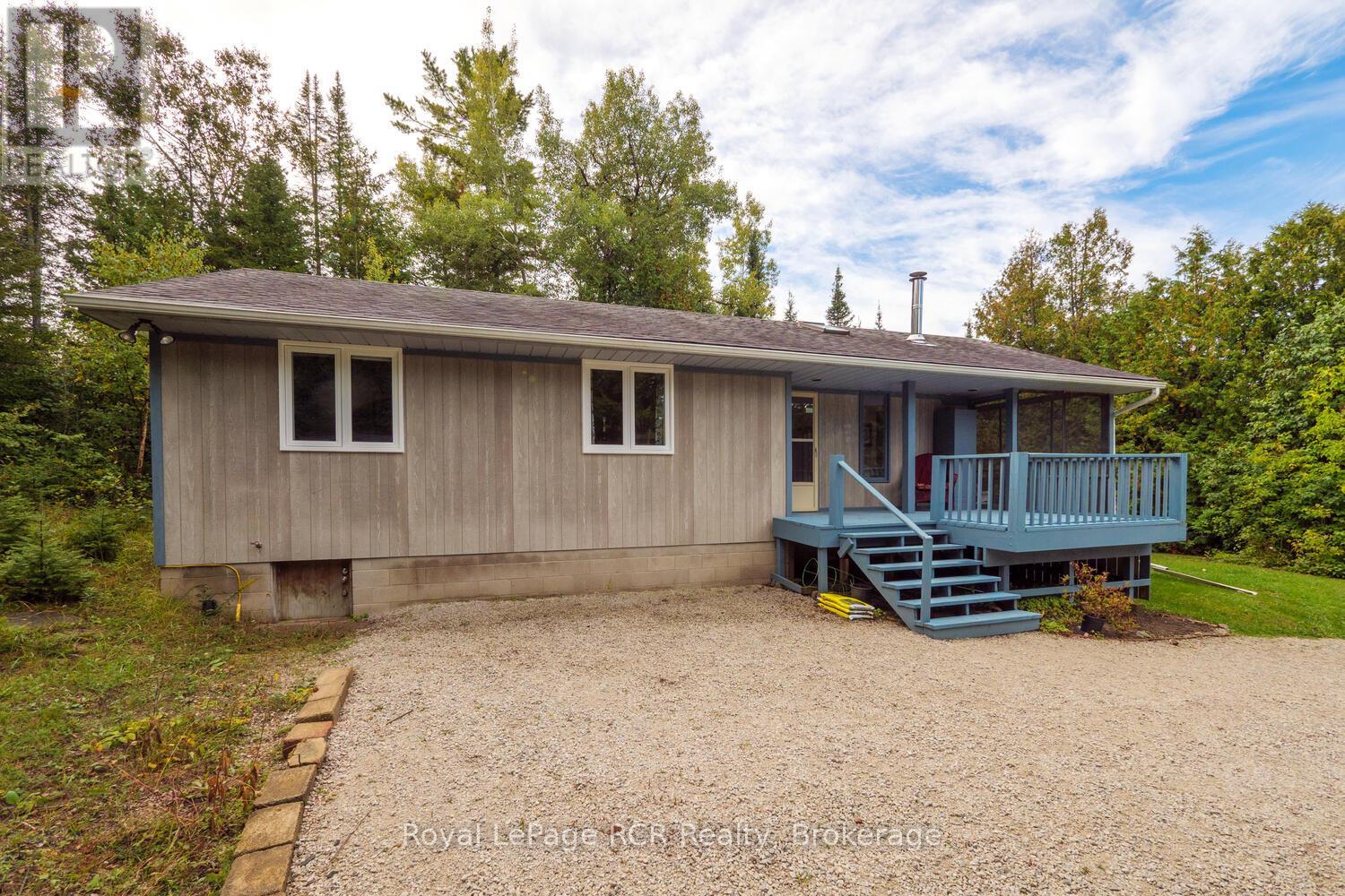 8 Molly Street, Northern Bruce Peninsula, Ontario N0H 1W0 - Photo 23 - X12551292