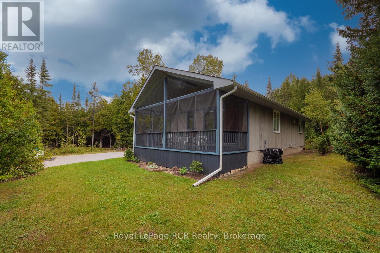 8 Molly Street, Northern Bruce Peninsula, Ontario N0H 1W0 - Photo 30 - X12551292