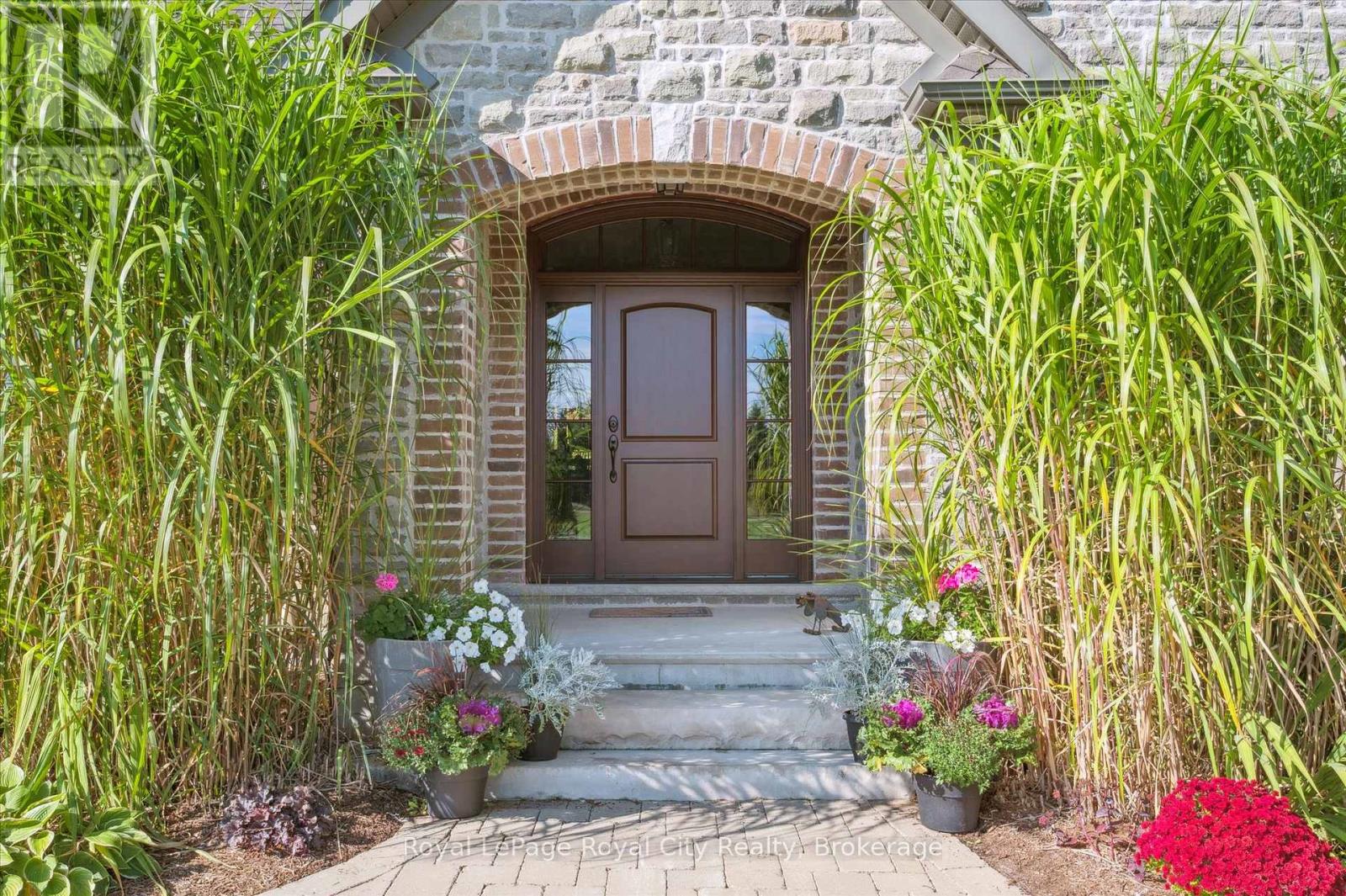 28 Serena Lane, Guelph, Ontario N1L 1E7 - Photo 5 - X12551296