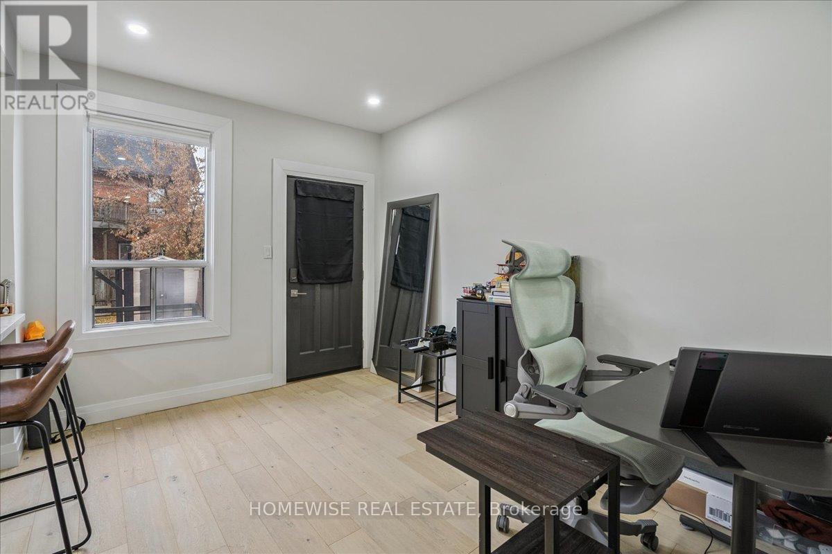 20 Greenaway Avenue, Hamilton, Ontario  L8L 6C4 - Photo 5 - X12551022