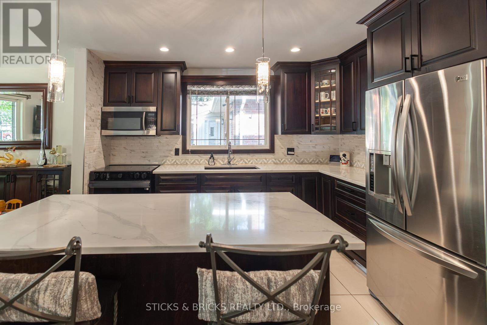 2530 Dorchester Road, Niagara Falls, Ontario  L2J 2Y8 - Photo 10 - X12461863