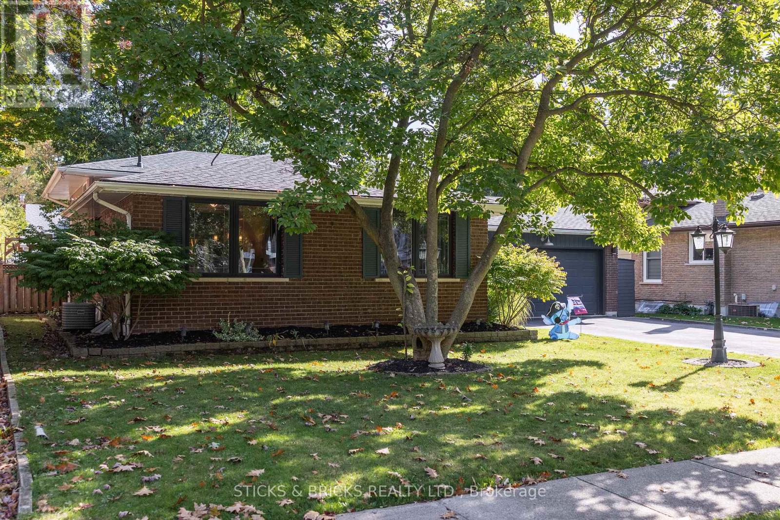 2530 Dorchester Road, Niagara Falls, Ontario  L2J 2Y8 - Photo 3 - X12461863