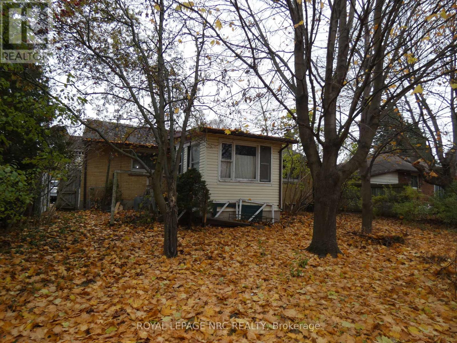 3555 Gainsborough Avenue, Niagara Falls, Ontario L2J 2T9 - Photo 2 - X12545142