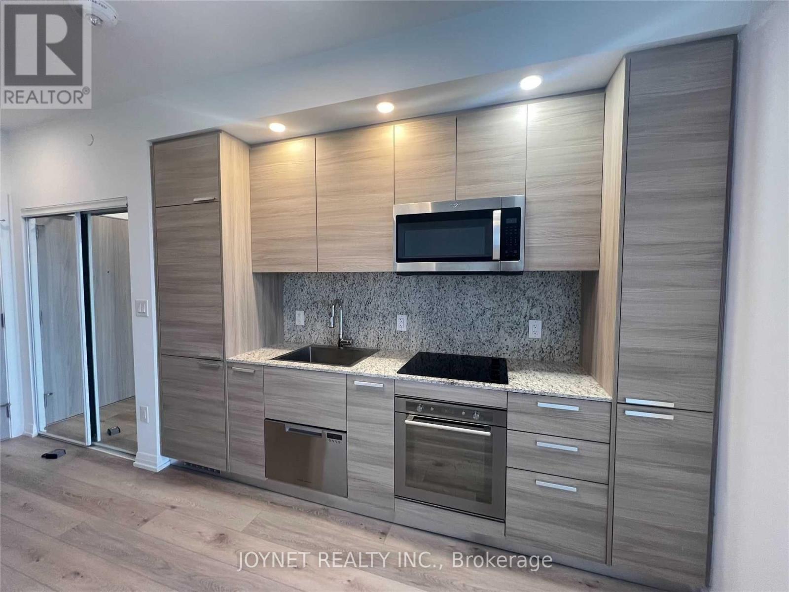 2608 - 75 CANTERBURY PLACE, Toronto, Ontario