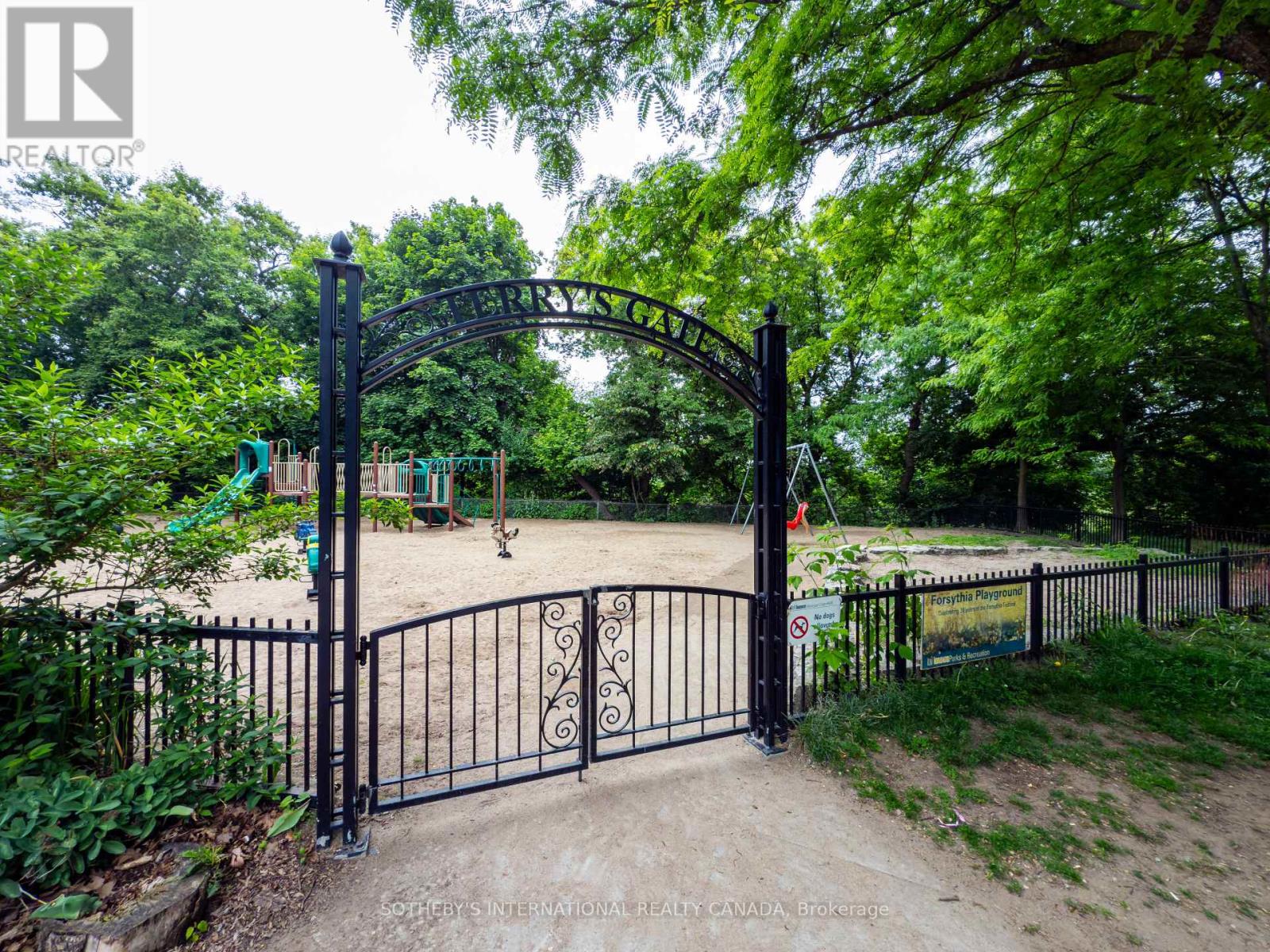 Upper - 412 Wellesley Street E, Toronto, Ontario  M4X 1H6 - Photo 19 - C12551140