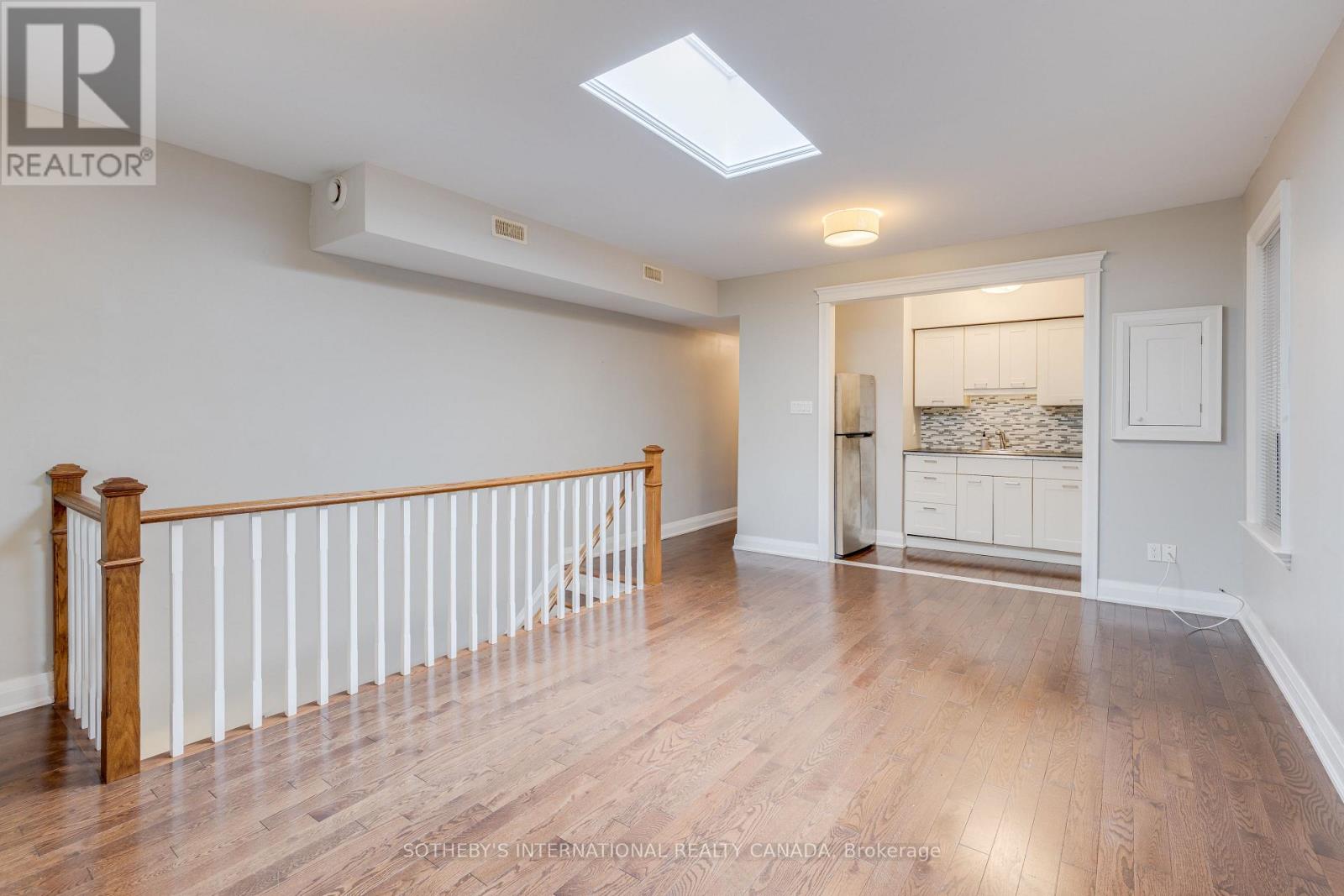 Upper - 412 Wellesley Street E, Toronto, Ontario  M4X 1H6 - Photo 5 - C12551140