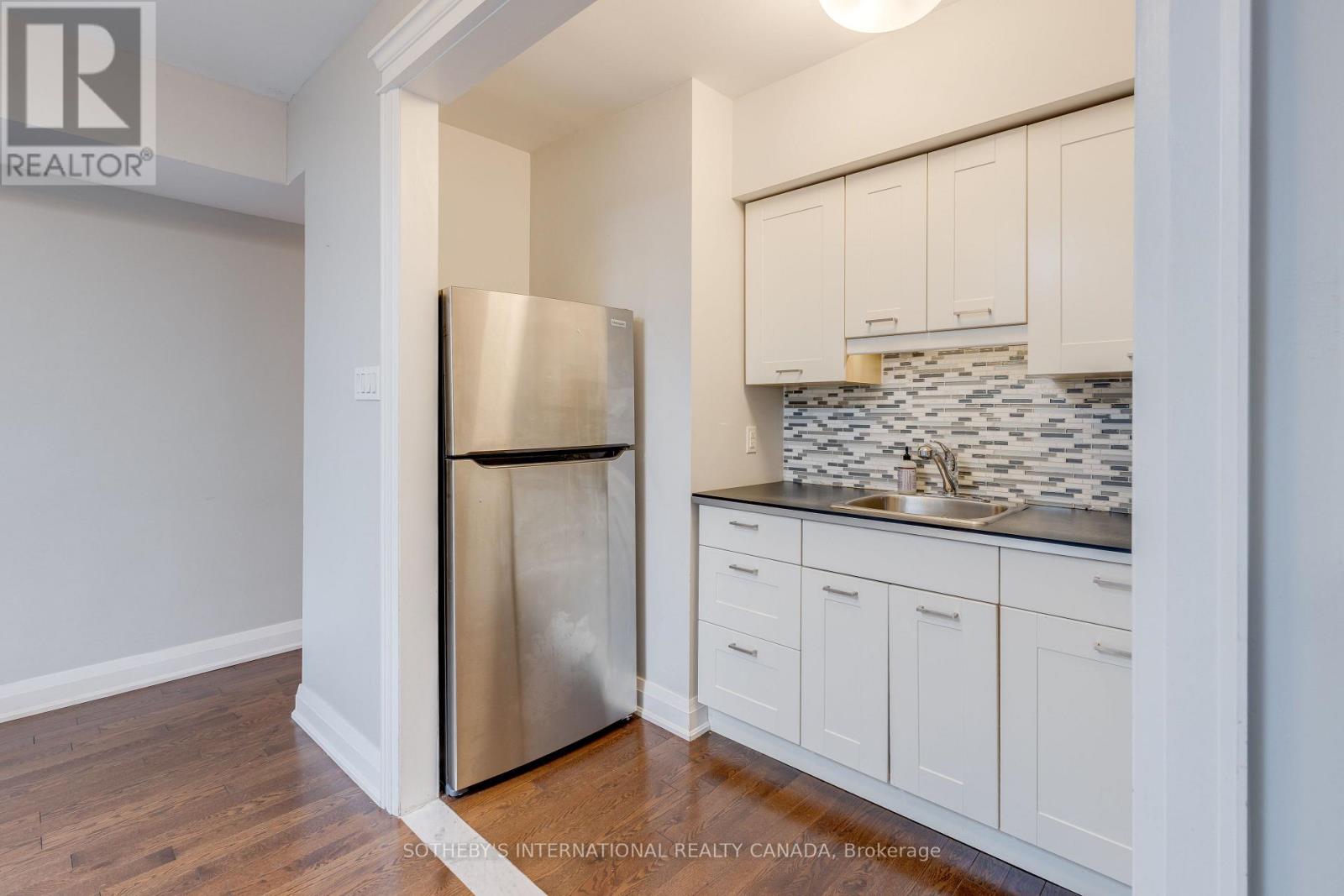 Upper - 412 Wellesley Street E, Toronto, Ontario  M4X 1H6 - Photo 8 - C12551140