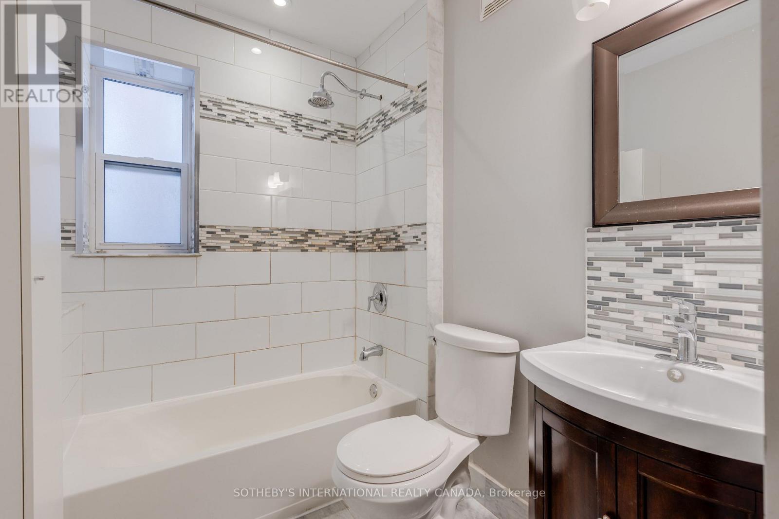 Upper - 412 Wellesley Street E, Toronto, Ontario  M4X 1H6 - Photo 9 - C12551140