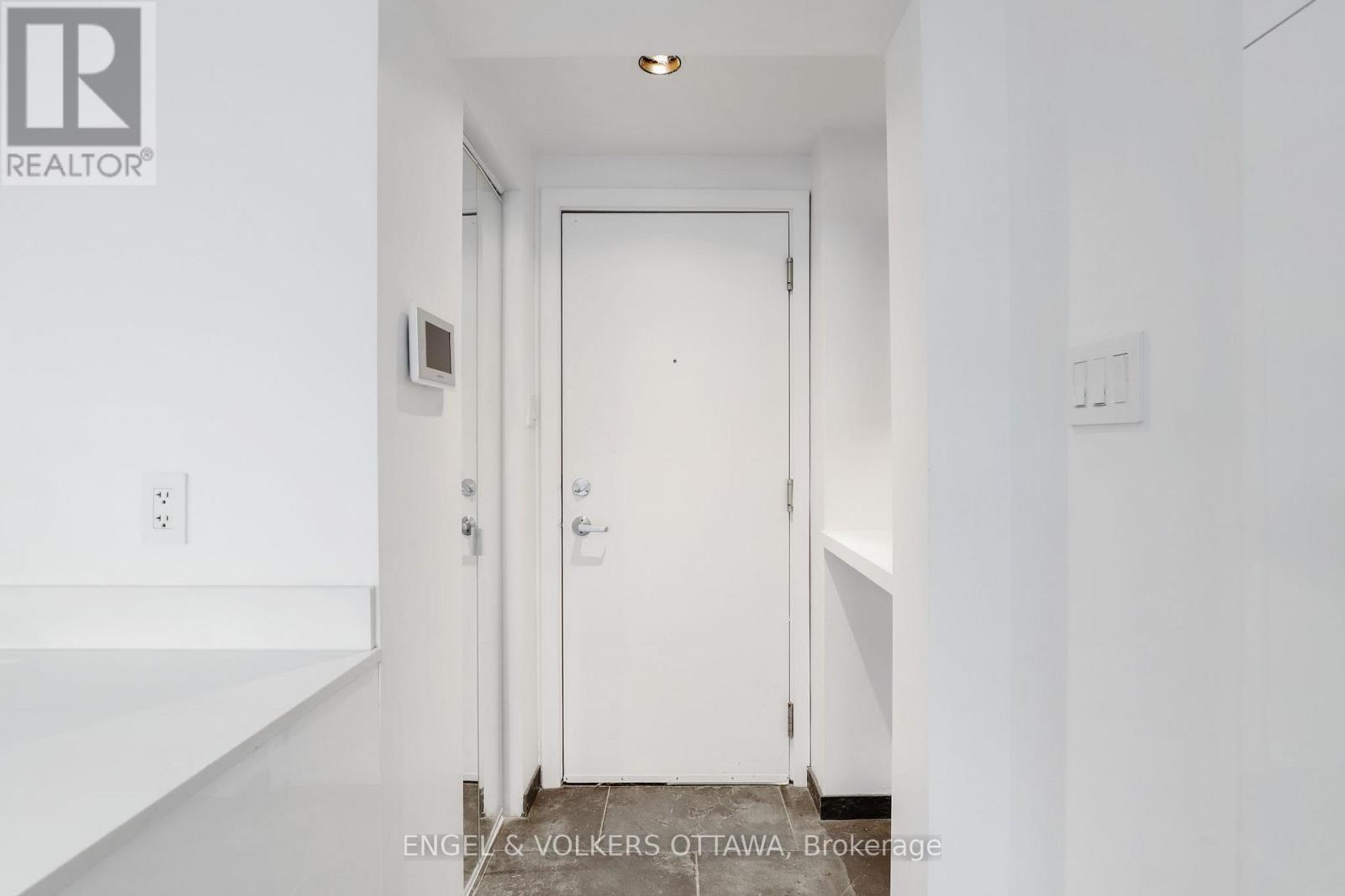 4 - 75 Heney Street, Ottawa, Ontario  K1N 5V7 - Photo 3 - X12476884