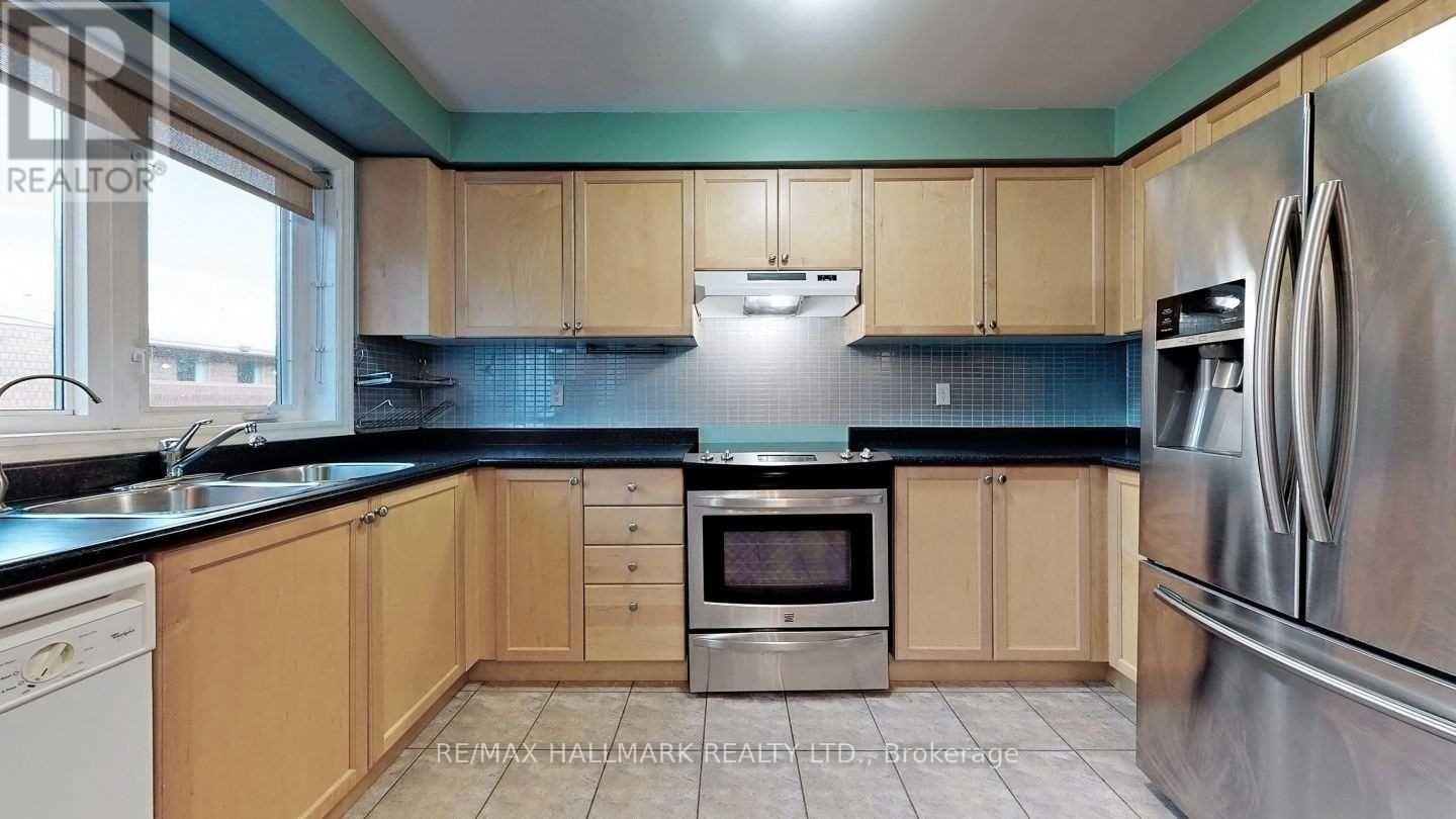 29 Tollgate Mews, Toronto, Ontario  M1M 3X5 - Photo 3 - E12551112