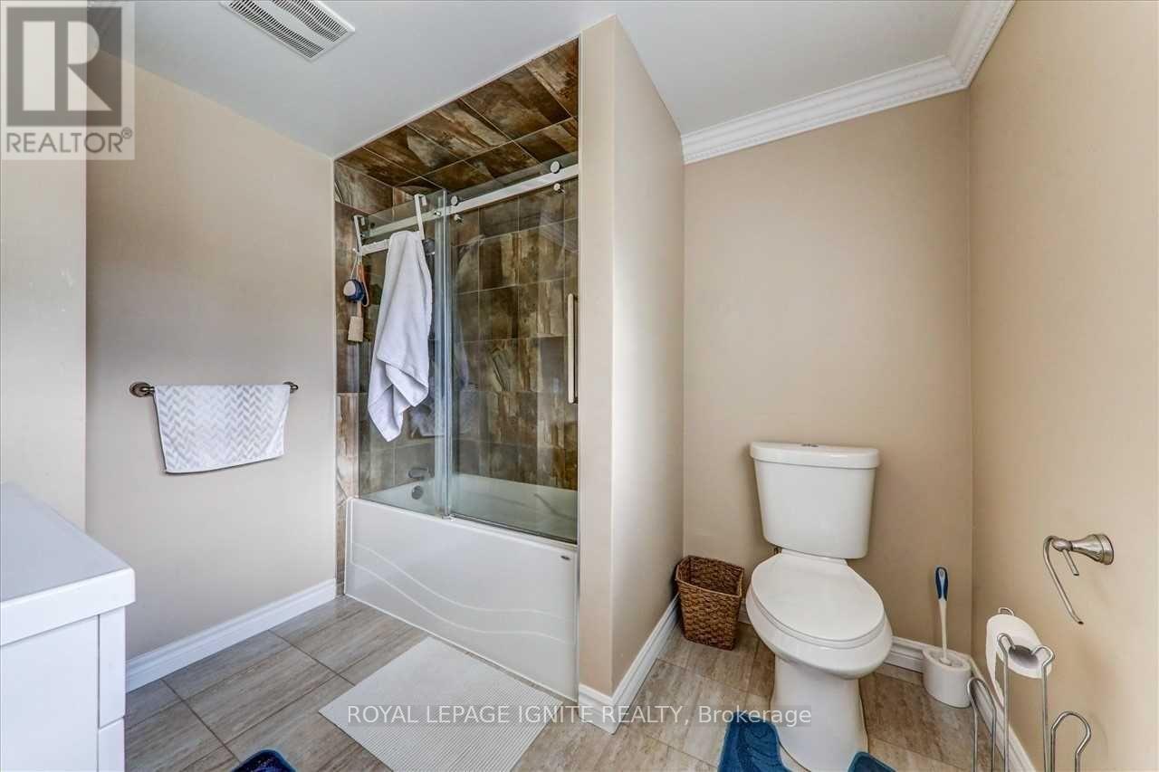 111 Dunsfold Drive, Toronto, Ontario  M1B 1T5 - Photo 10 - E12551192