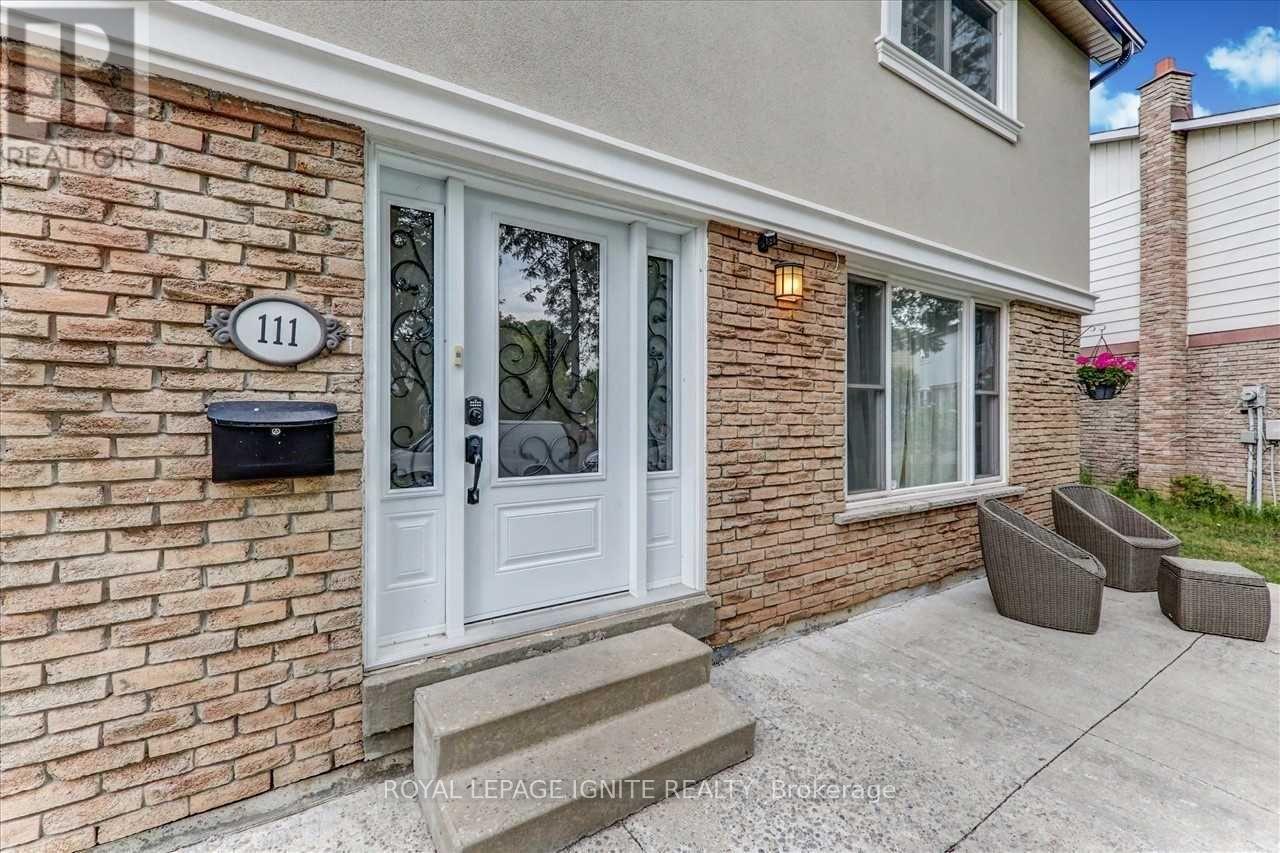 111 Dunsfold Drive, Toronto, Ontario  M1B 1T5 - Photo 4 - E12551192