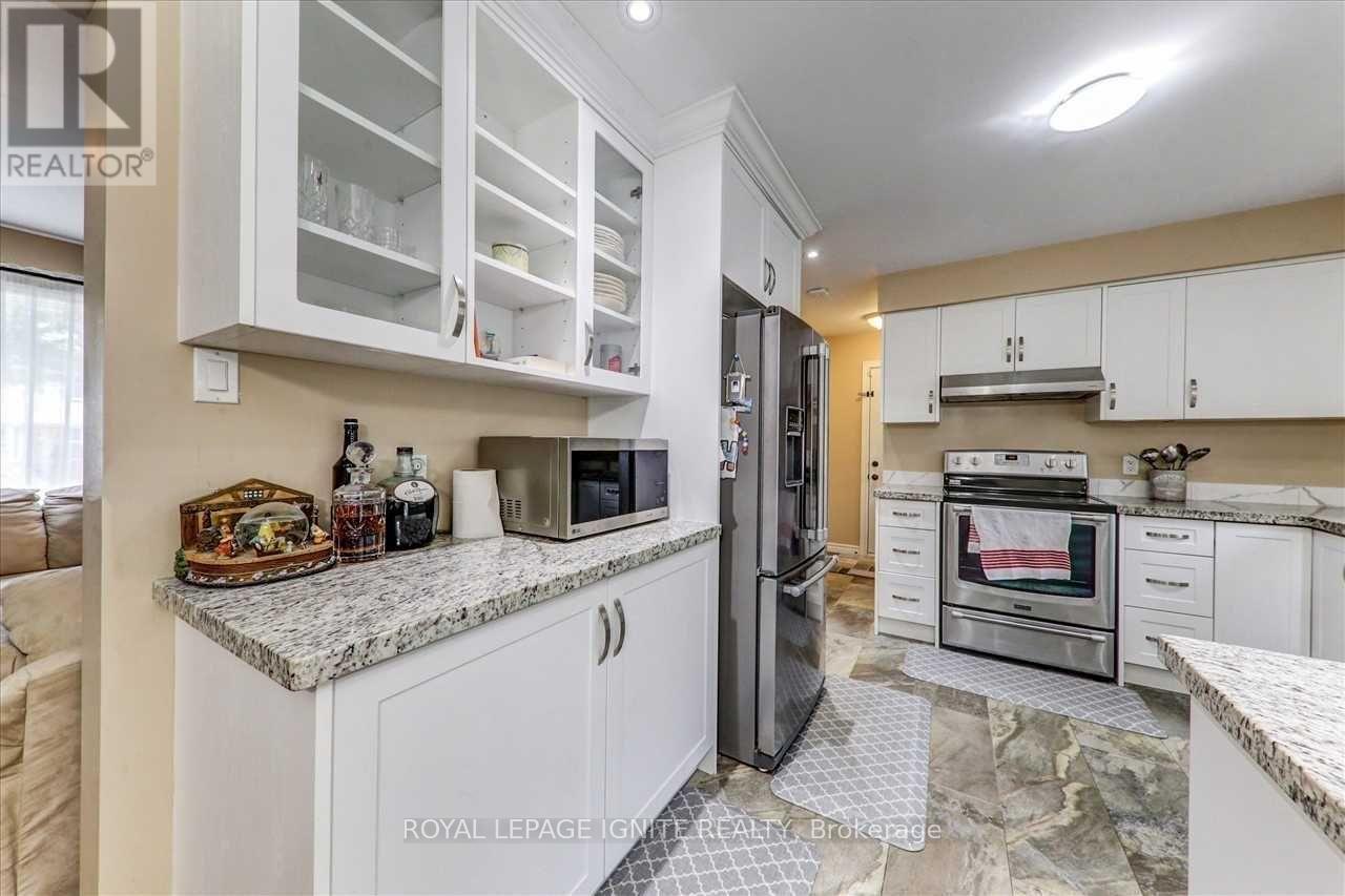 111 Dunsfold Drive, Toronto, Ontario  M1B 1T5 - Photo 7 - E12551192