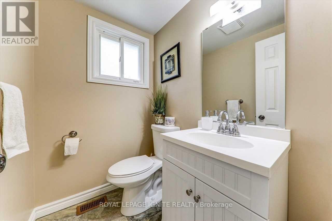 111 Dunsfold Drive, Toronto, Ontario  M1B 1T5 - Photo 9 - E12551192