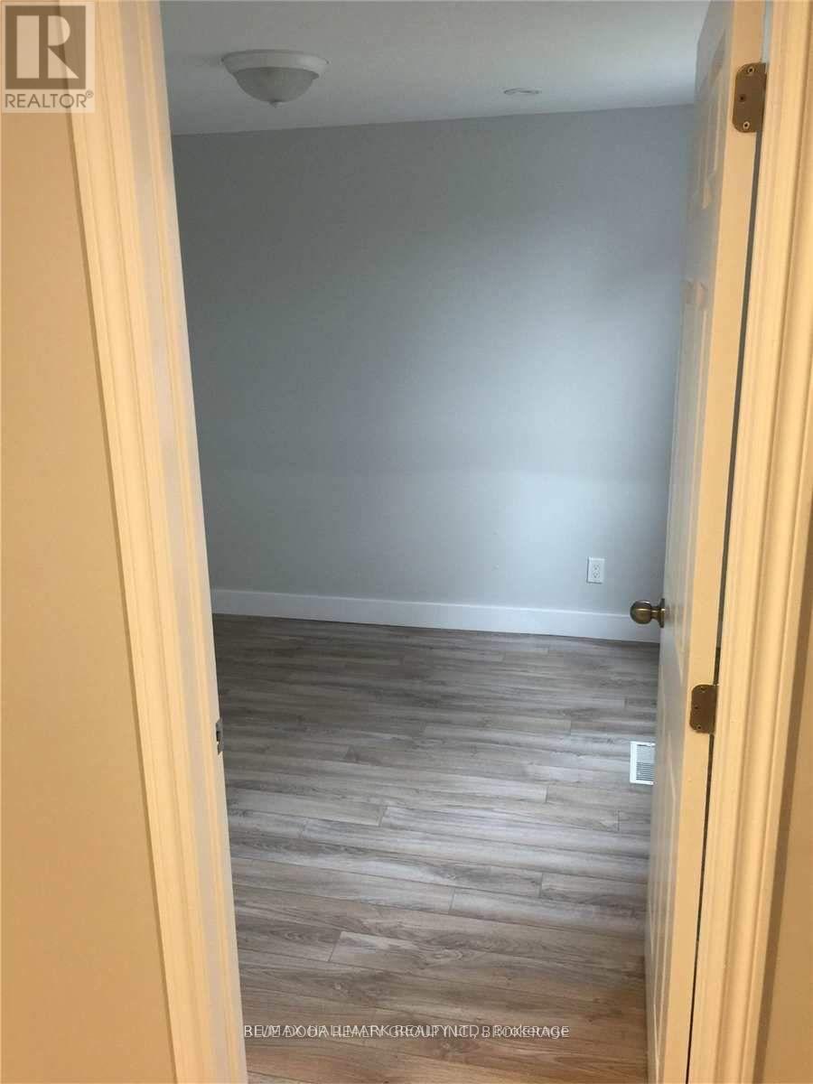 263 Springdale Boulevard, Toronto, Ontario  M4C 1Z8 - Photo 12 - E12551250