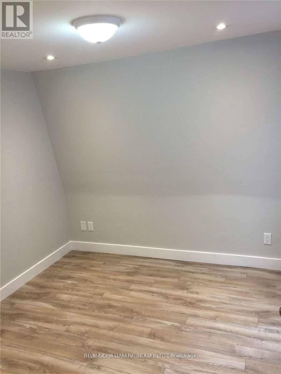 263 Springdale Boulevard, Toronto, Ontario  M4C 1Z8 - Photo 13 - E12551250