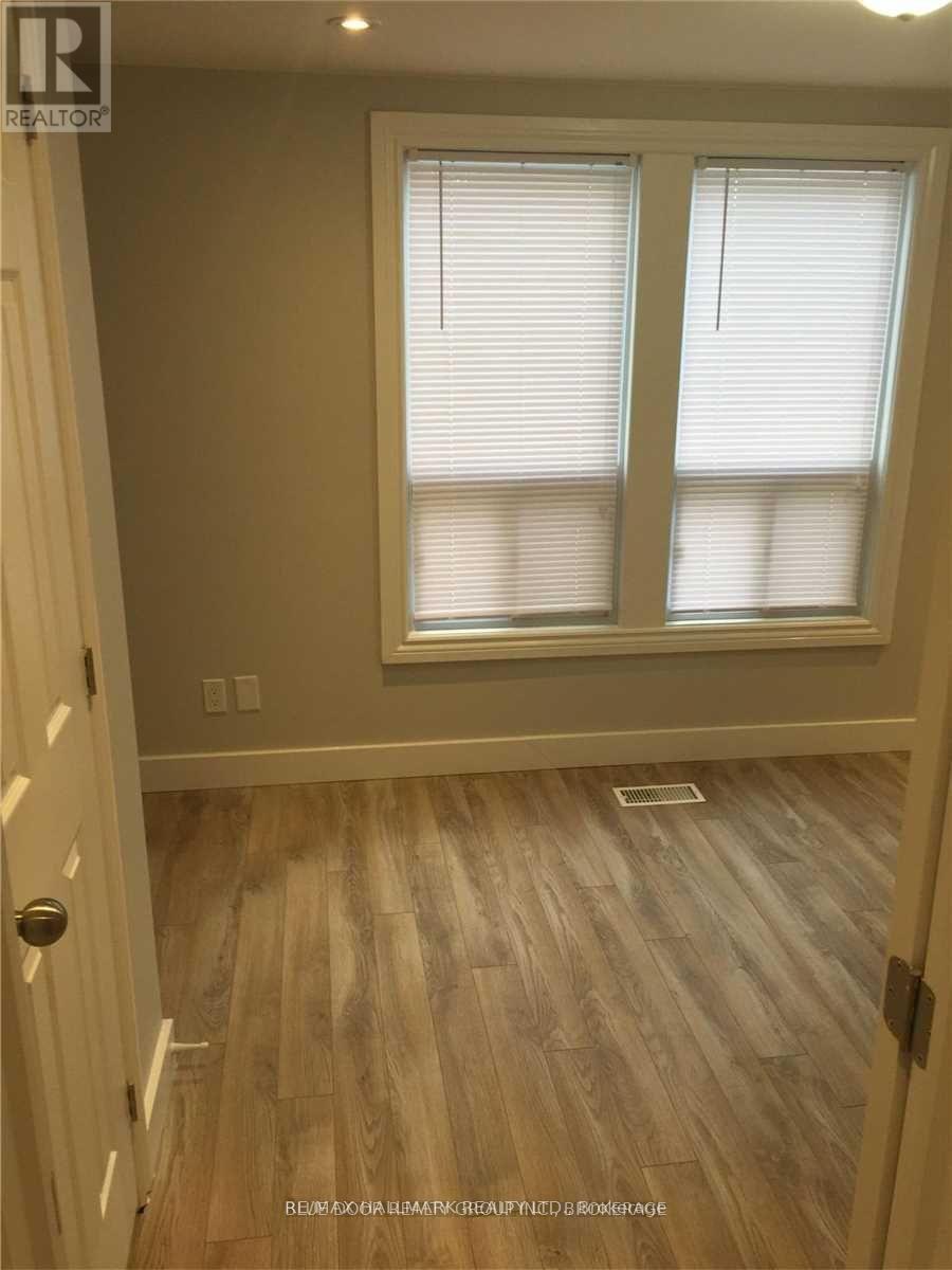 263 Springdale Boulevard, Toronto, Ontario  M4C 1Z8 - Photo 14 - E12551250