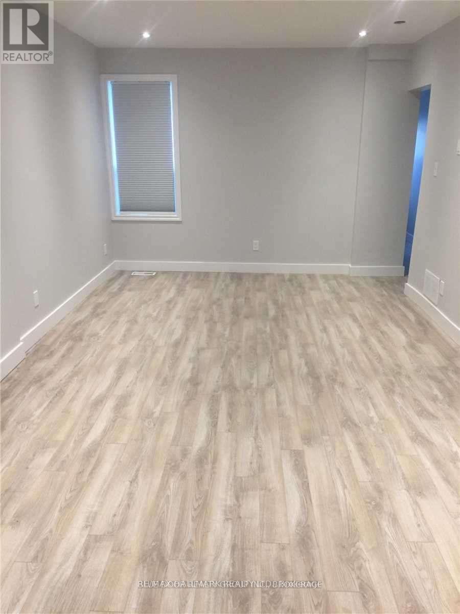 263 Springdale Boulevard, Toronto, Ontario  M4C 1Z8 - Photo 4 - E12551250