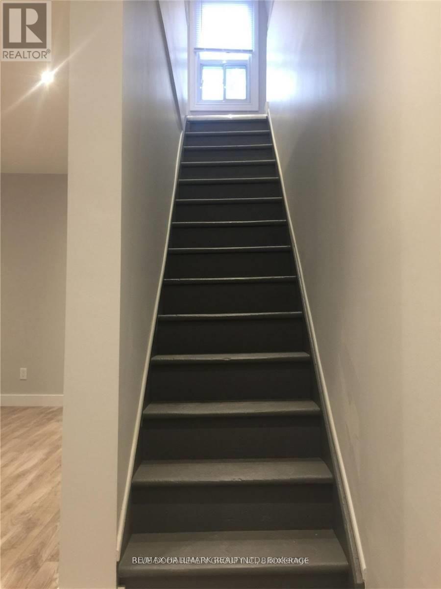 263 Springdale Boulevard, Toronto, Ontario  M4C 1Z8 - Photo 9 - E12551250