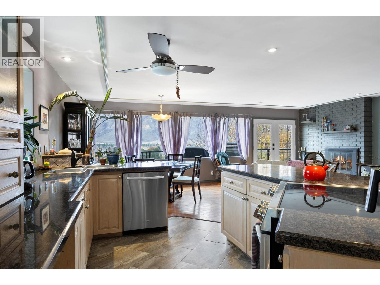 2481 Parkview Drive, Kamloops, British Columbia  V2B 7J3 - Photo 6 - 10369123