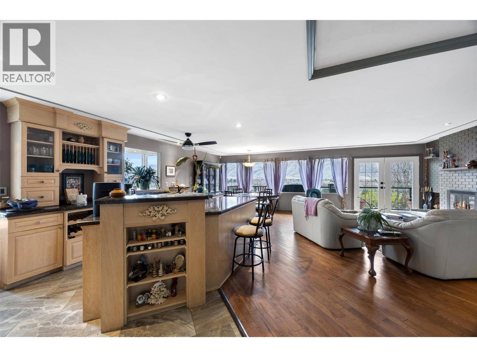 2481 Parkview Drive, Kamloops, British Columbia  V2B 7J3 - Photo 3 - 10369123