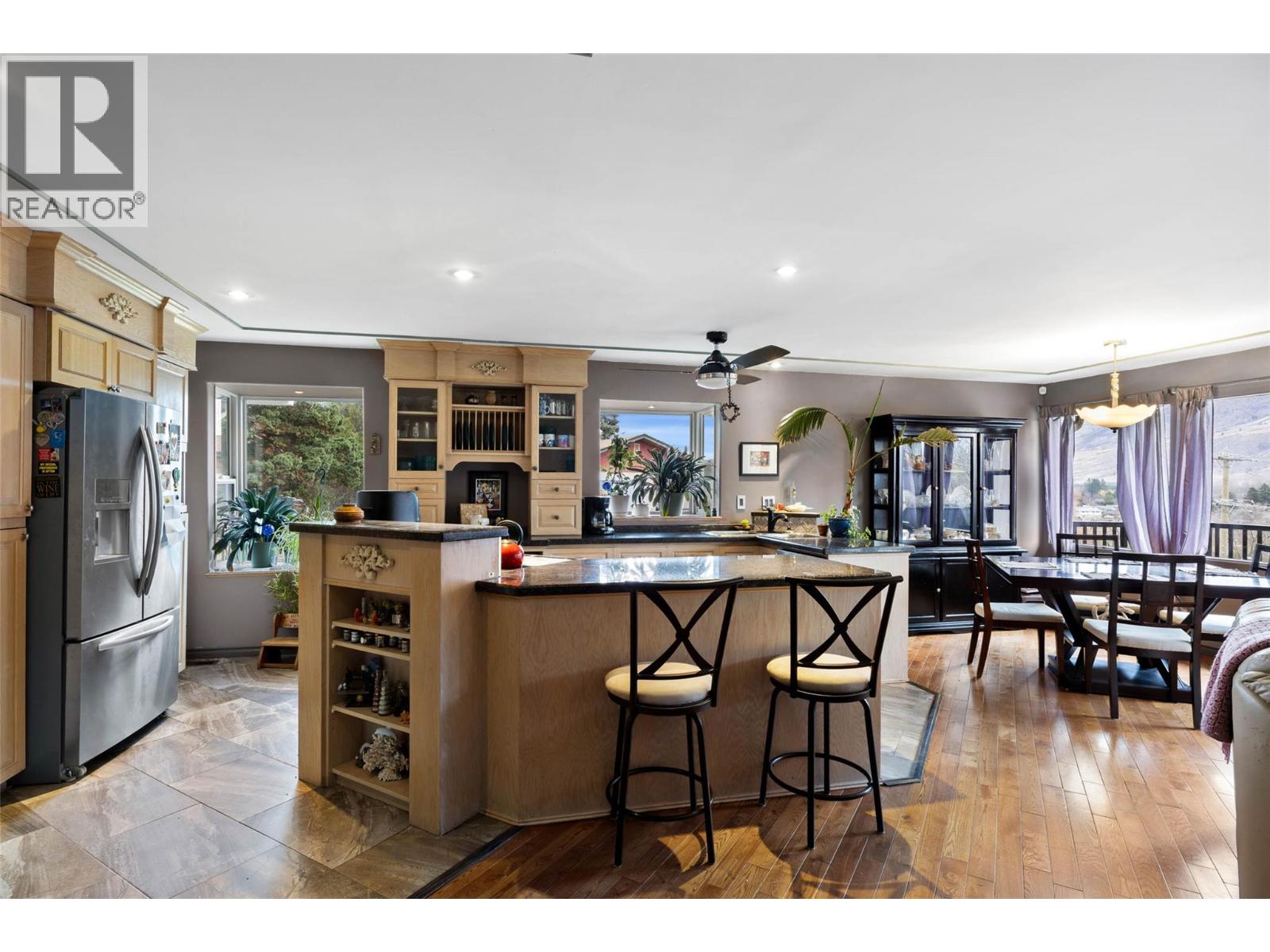 2481 Parkview Drive, Kamloops, British Columbia  V2B 7J3 - Photo 4 - 10369123